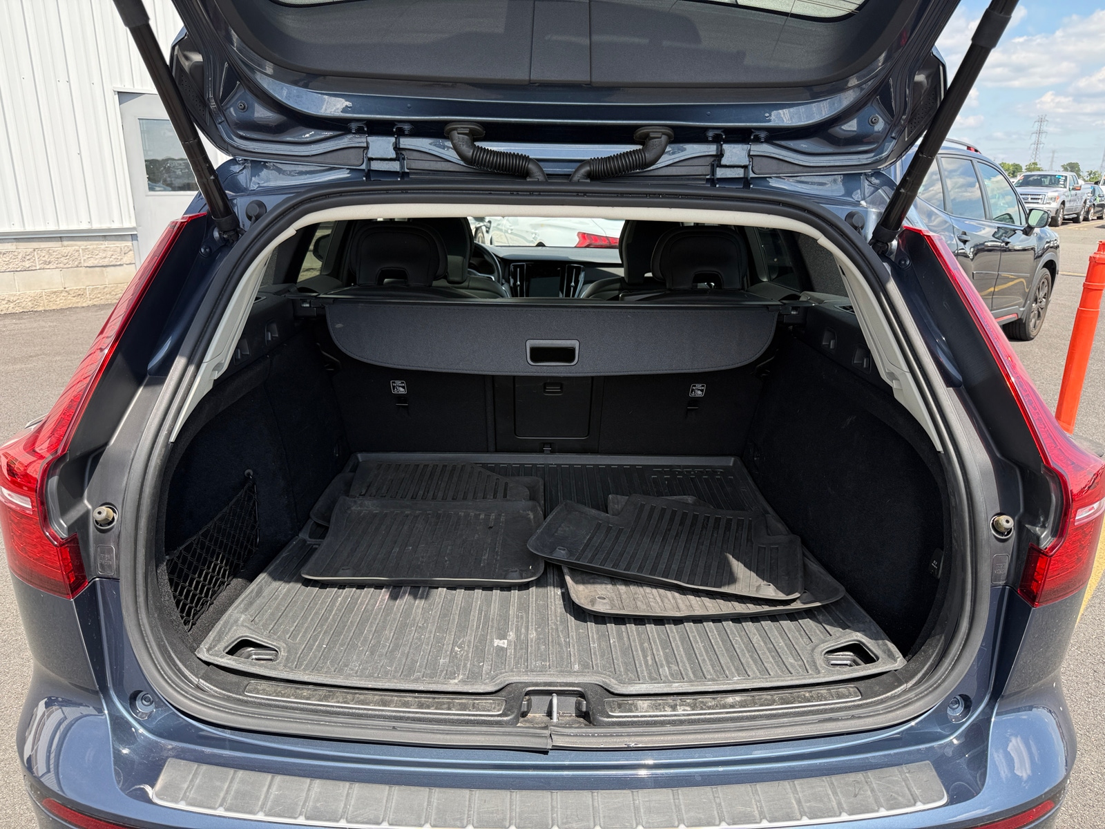 Thumbnail: 2021 Volvo V60 - 7