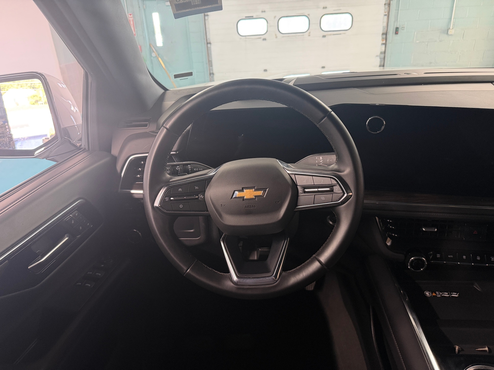 Thumbnail: 2025 Chevrolet Suburban - 4
