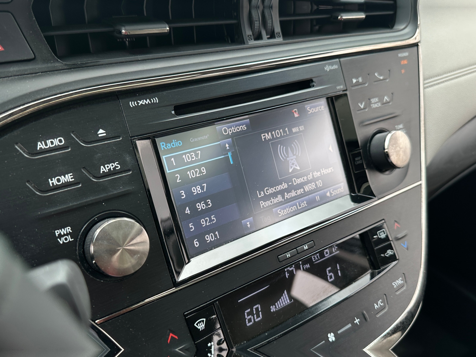 Thumbnail: 2017 Toyota Avalon - 3