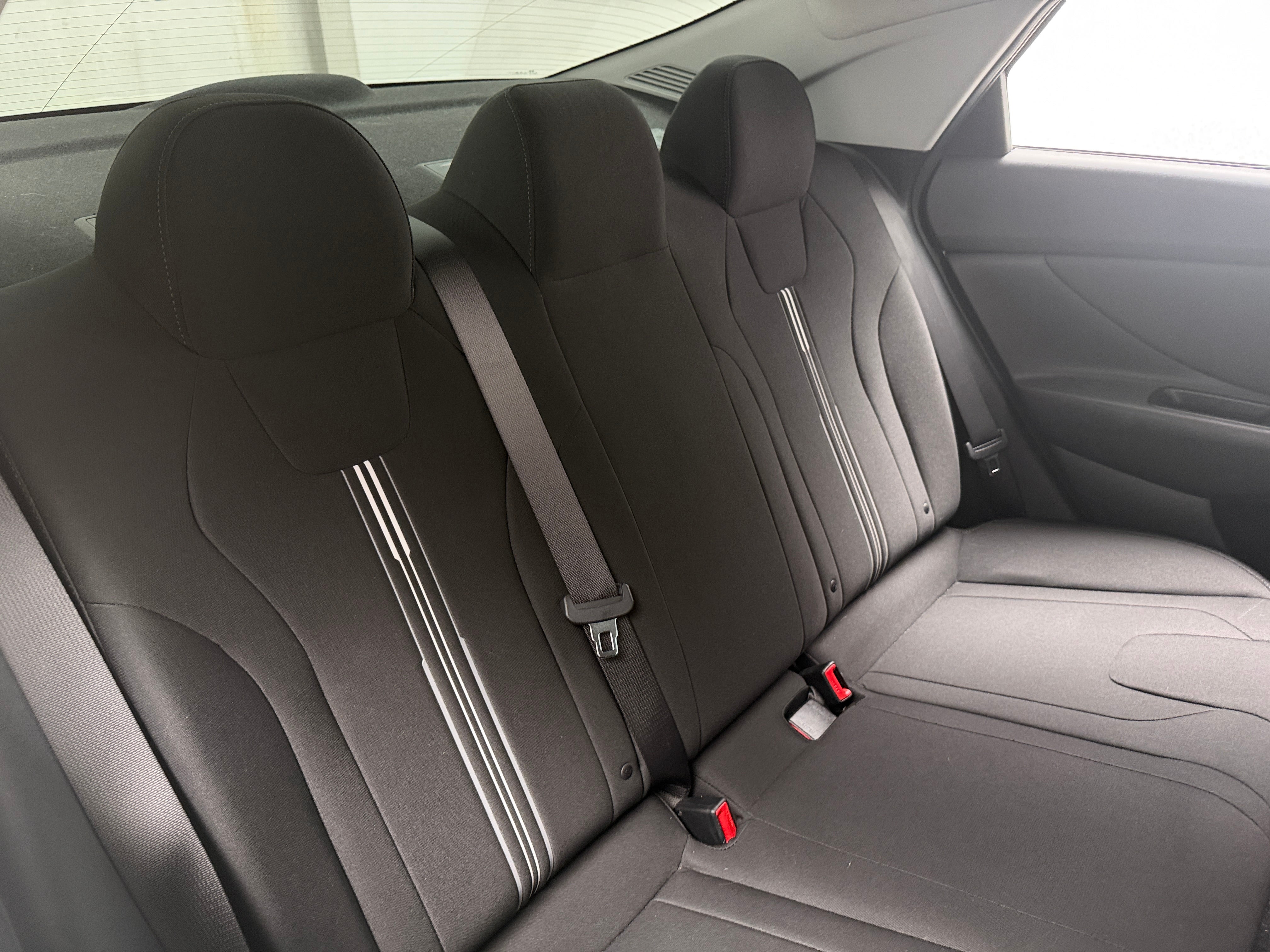 2021 Hyundai Elantra SEL - Photo 8