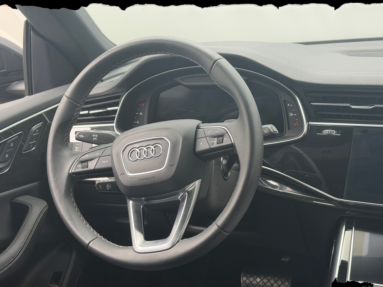 Thumbnail: 2025 Audi Q8 - 4