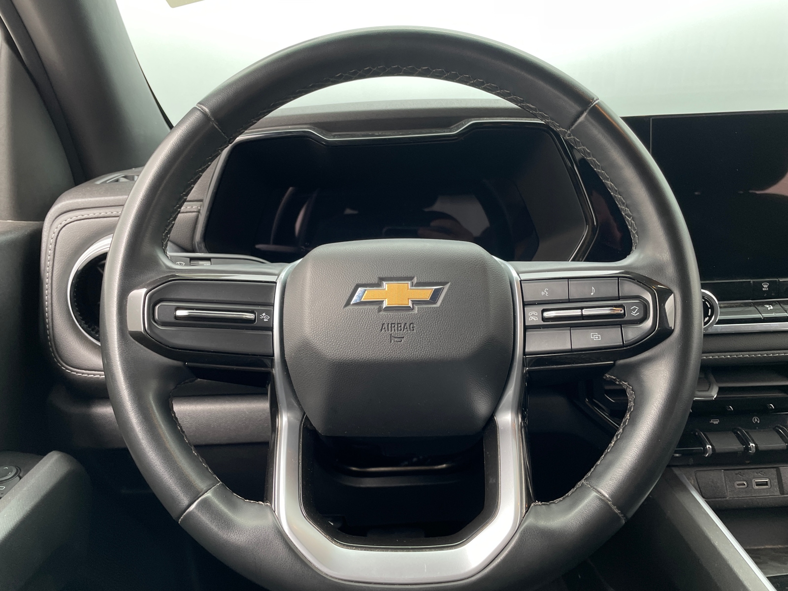 Thumbnail: 2024 Chevrolet Colorado - 5
