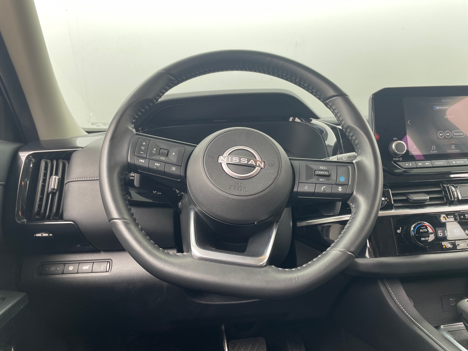 Thumbnail: 2023 Nissan Pathfinder - 5