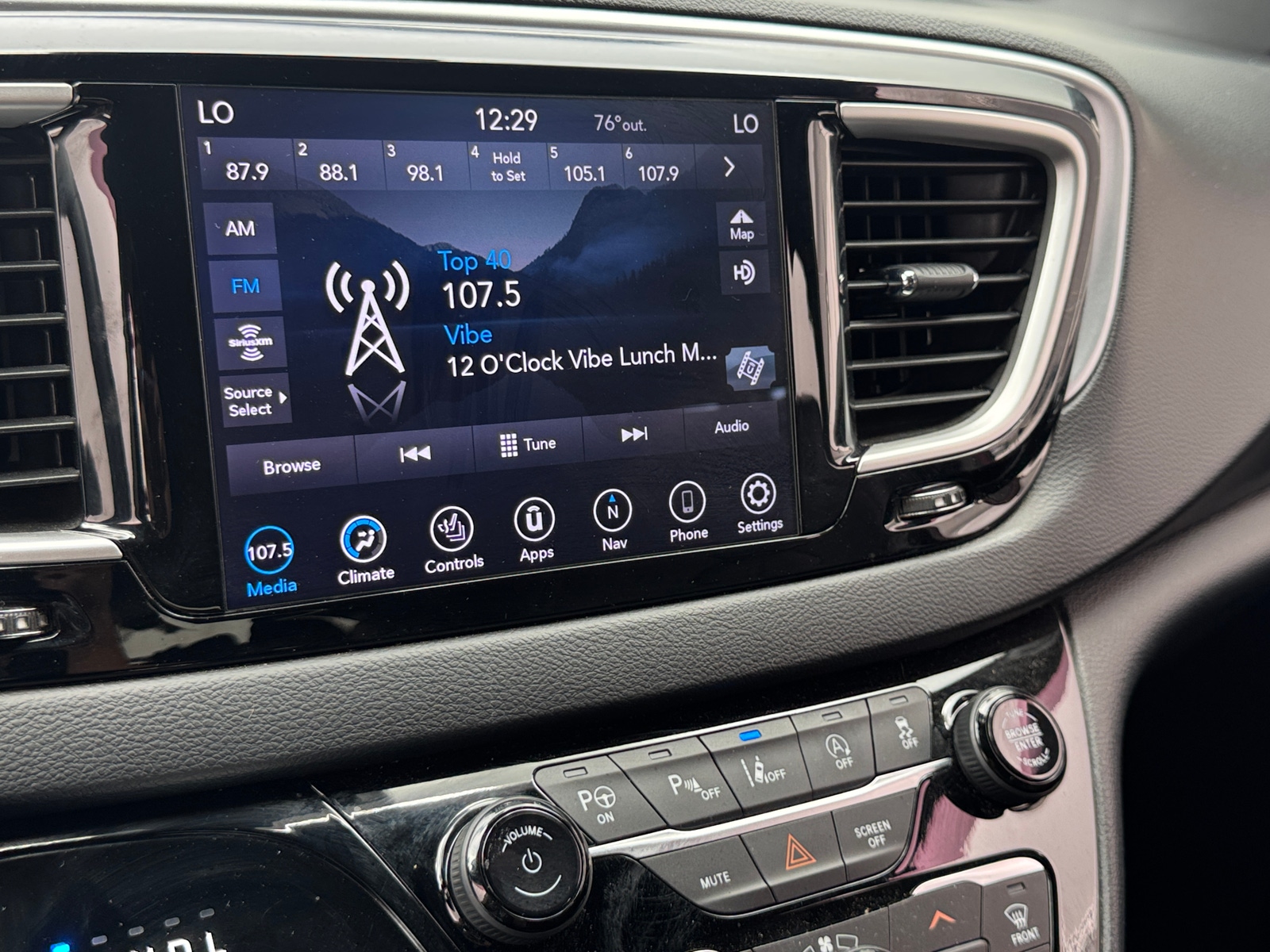 Thumbnail: 2020 Chrysler Pacifica - 3