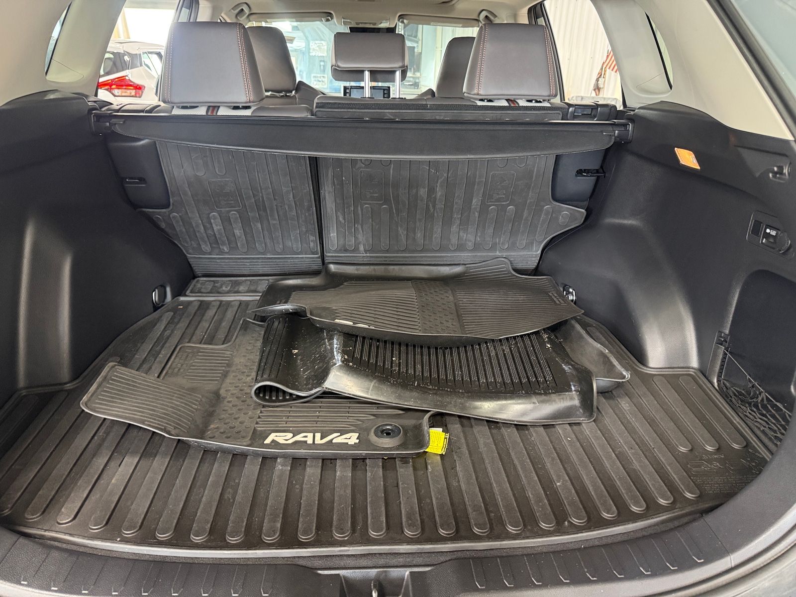 Thumbnail: 2019 Toyota RAV4 - 6