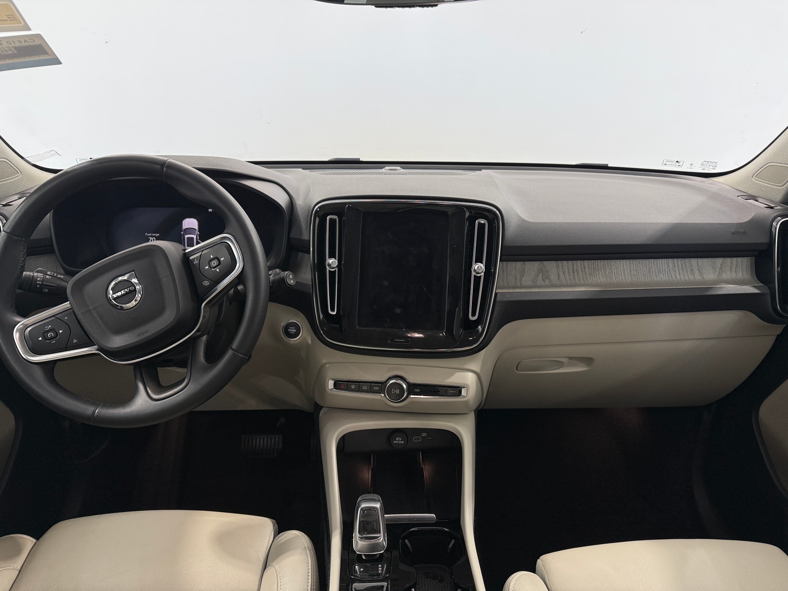 Thumbnail: 2023 Volvo XC40 - 2