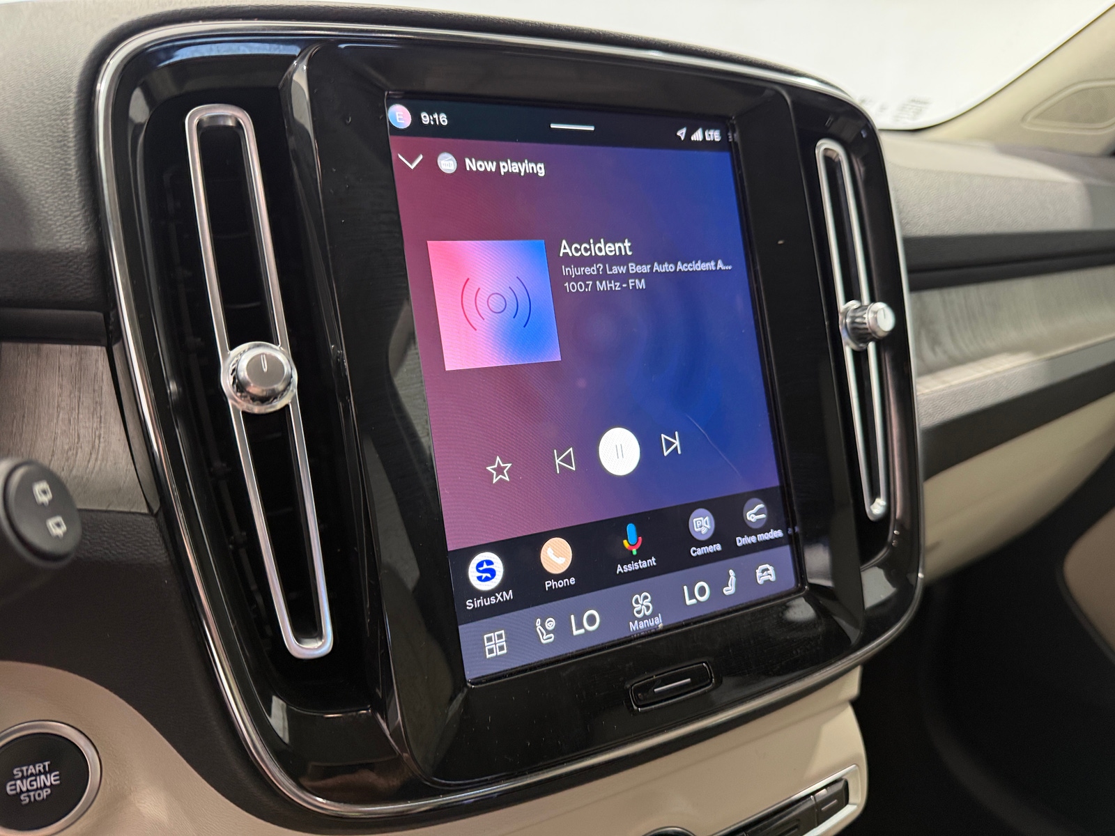 Thumbnail: 2023 Volvo XC40 - 3