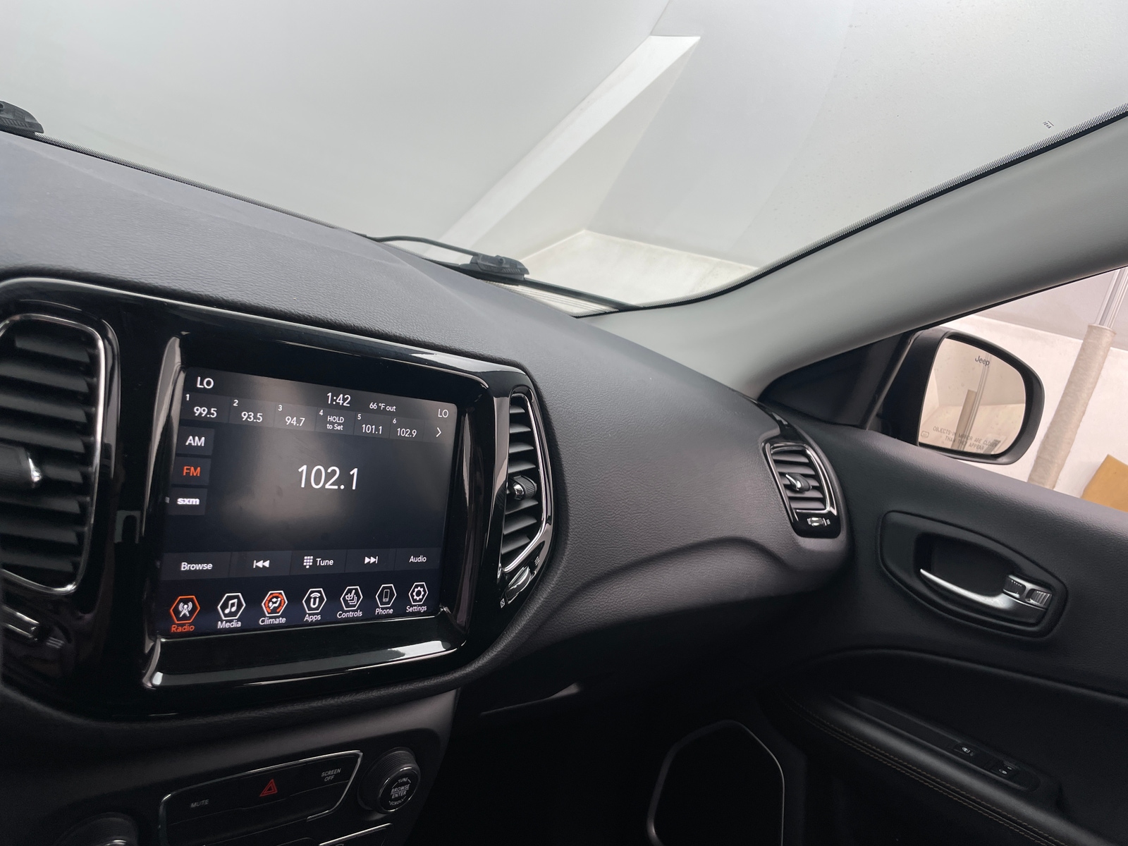 Thumbnail: 2020 Jeep Compass - 3