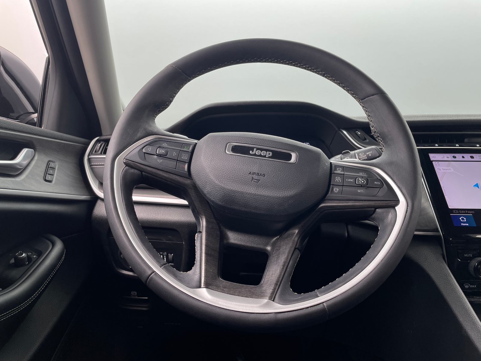 Thumbnail: 2023 Jeep Grand Cherokee - 4