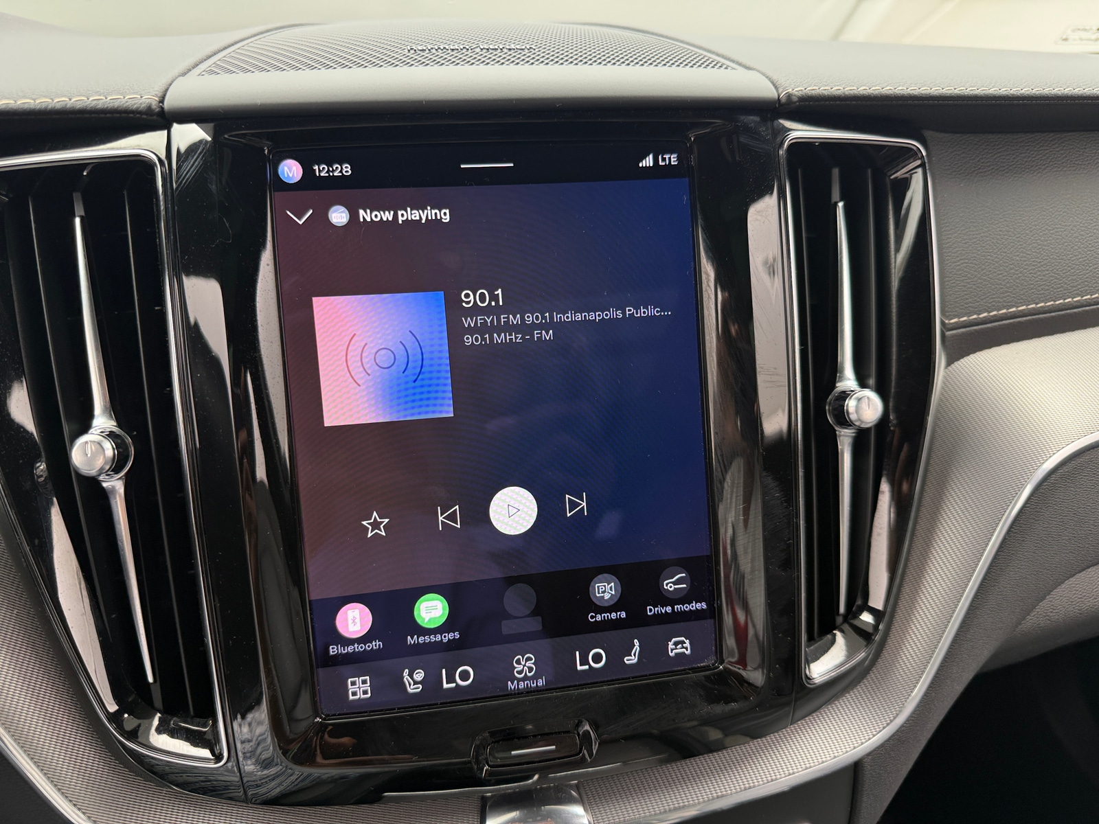 Thumbnail: 2022 Volvo XC60 - 3