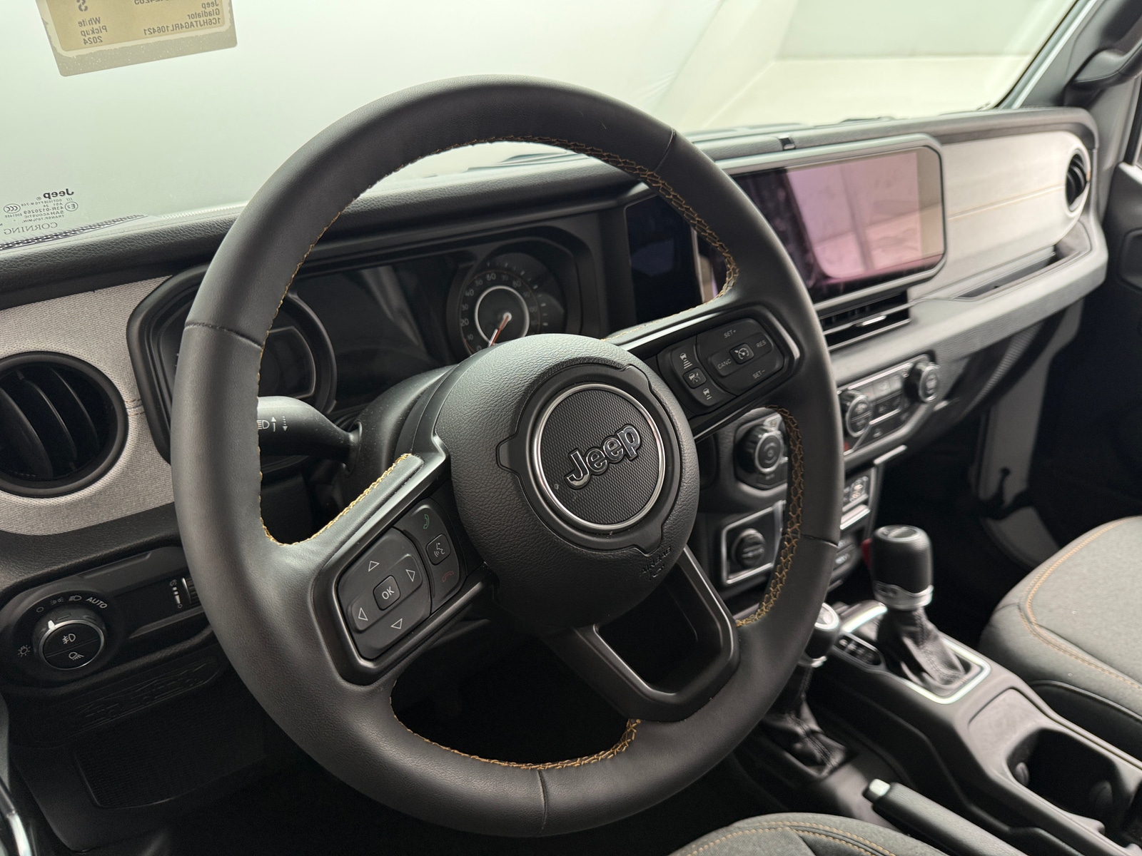 Thumbnail: 2024 Jeep Gladiator - 5