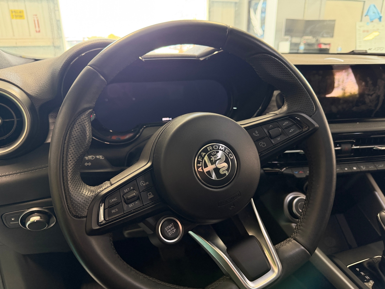 Thumbnail: 2024 Alfa Romeo Tonale - 4