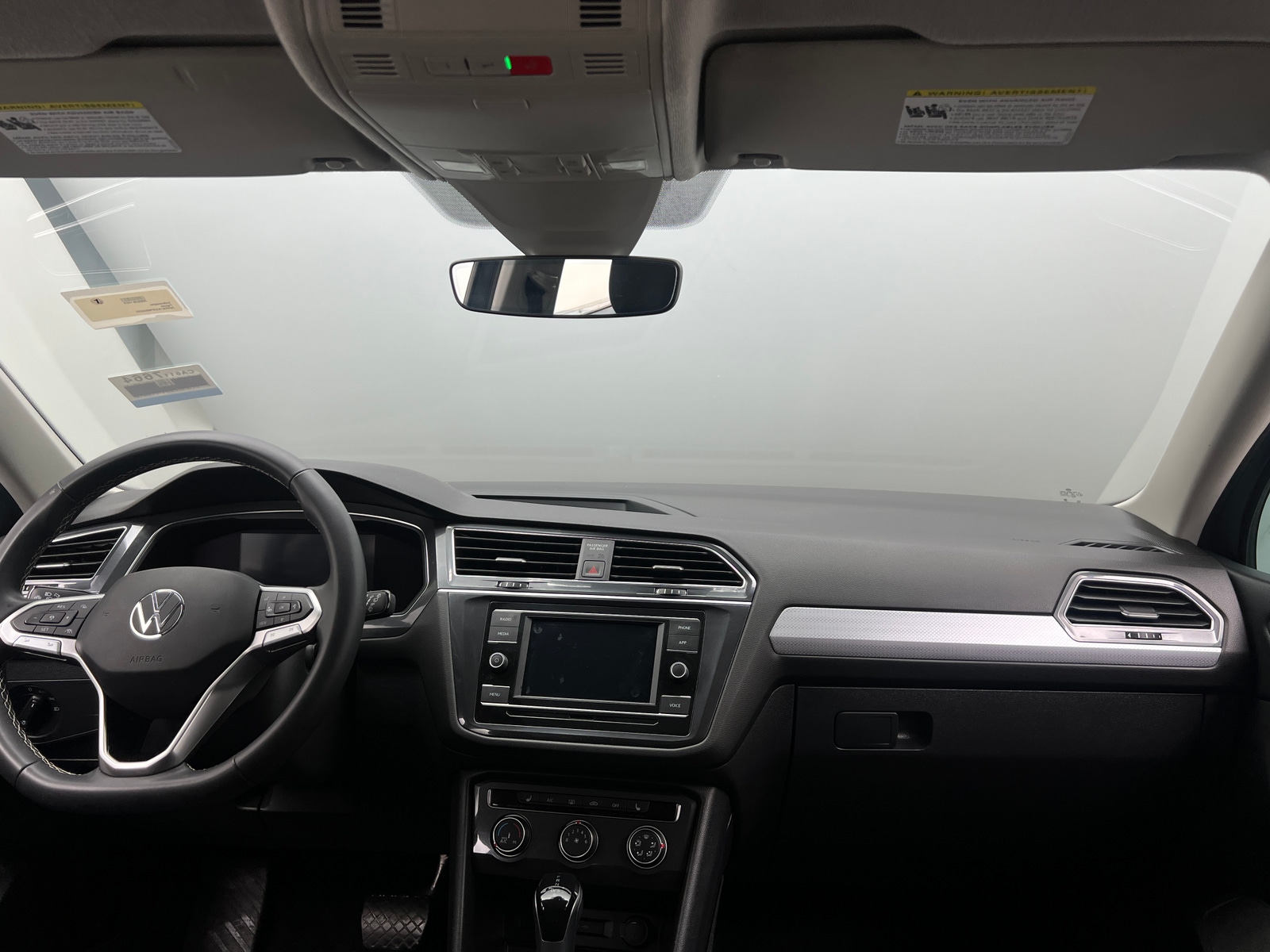 Thumbnail: 2023 Volkswagen Tiguan - 3