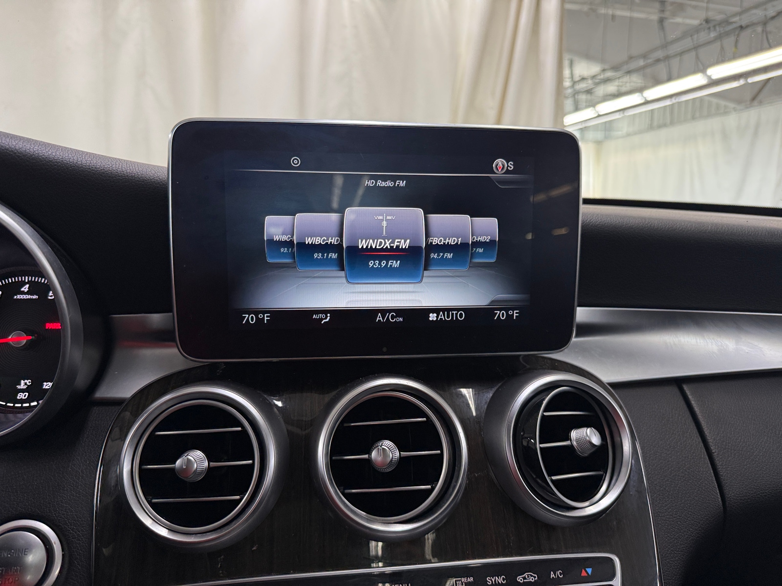 Thumbnail: 2016 Mercedes-Benz C-Class - 3