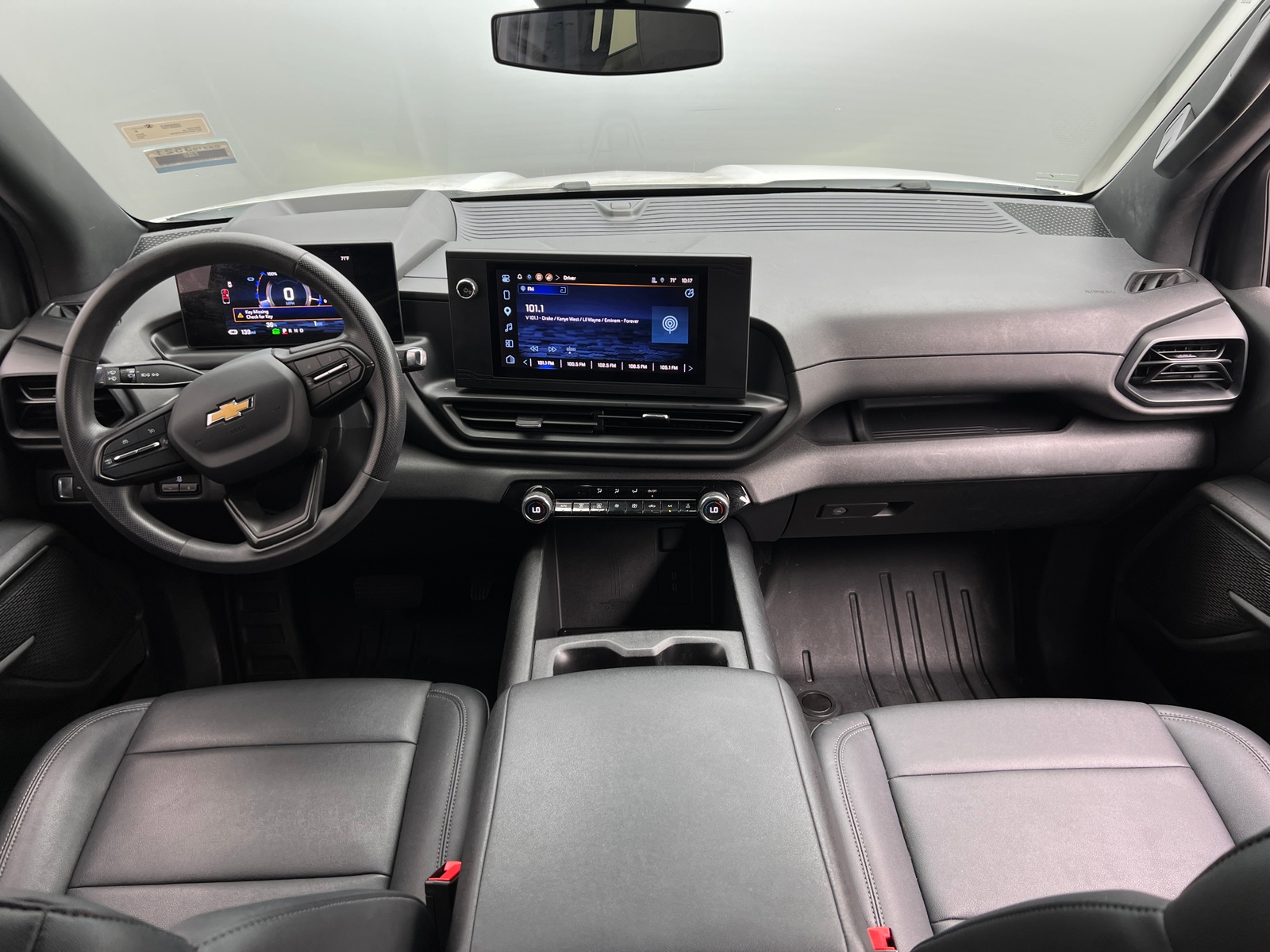Thumbnail: 2024 Chevrolet Silverado EV - 2