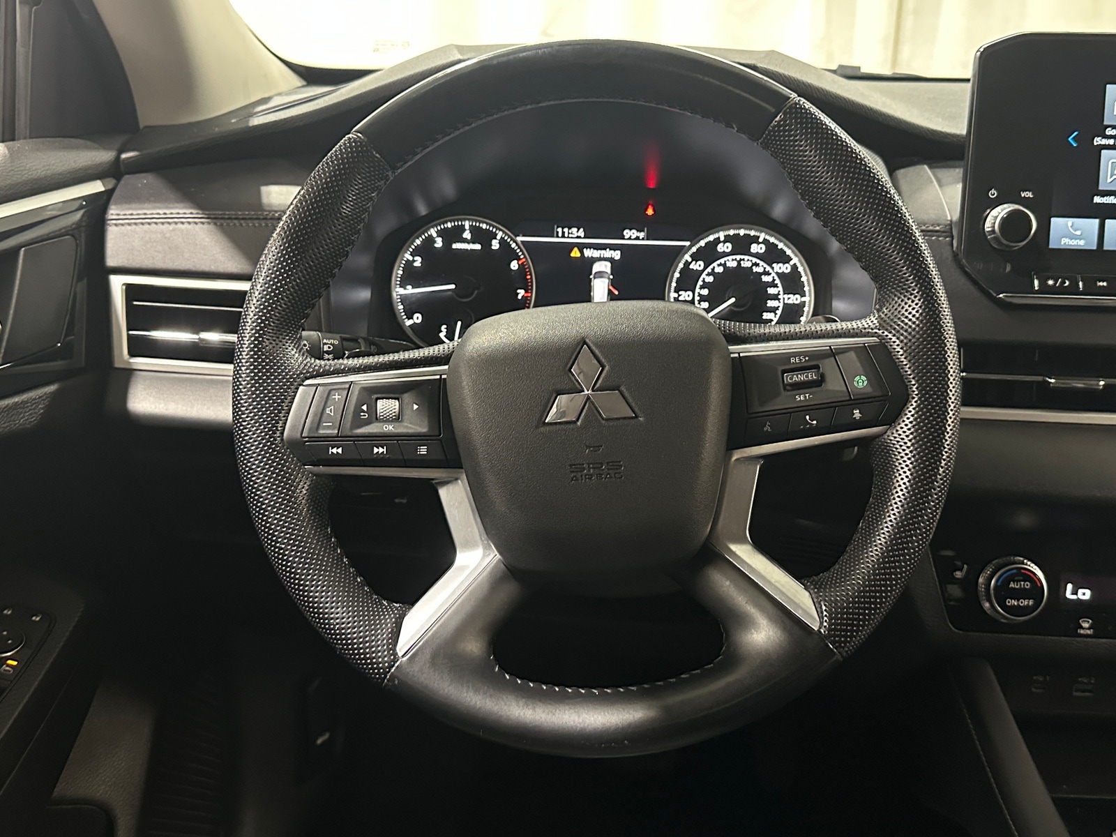 Thumbnail: 2023 Mitsubishi Outlander - 4