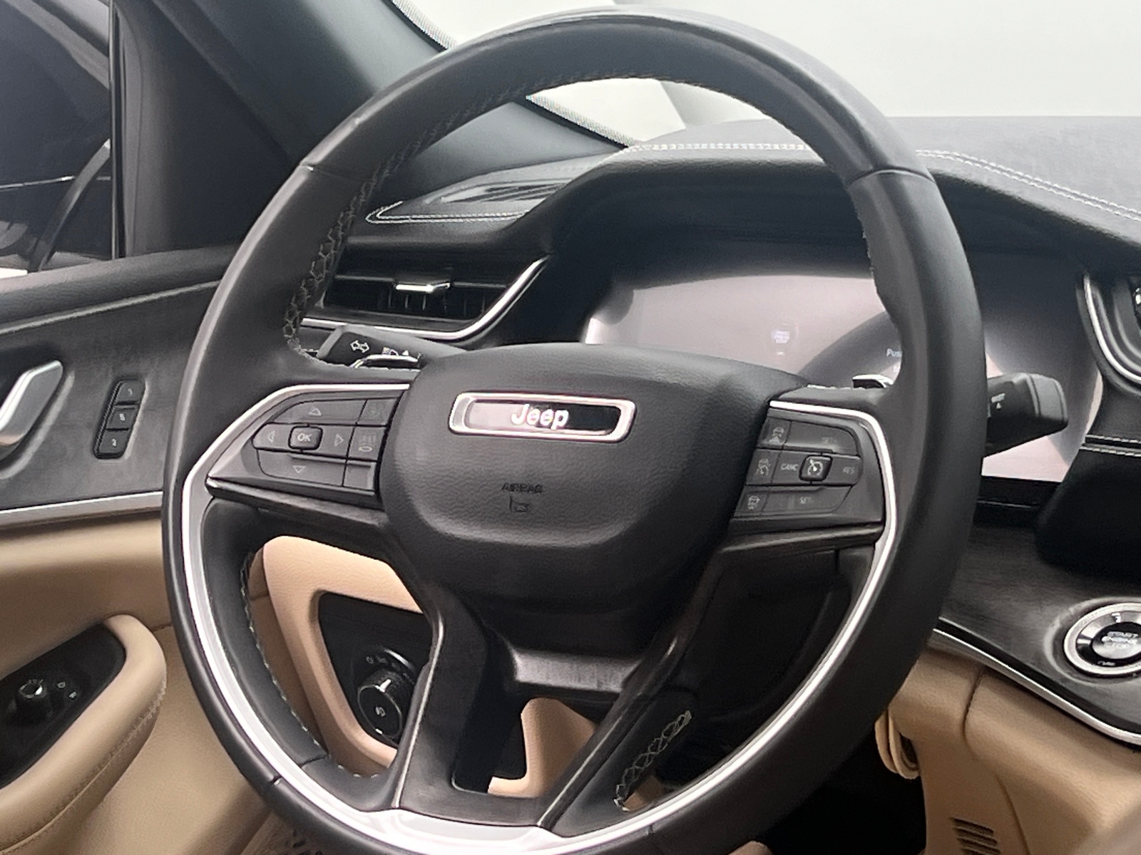 Thumbnail: 2024 Jeep Grand Cherokee L - 4