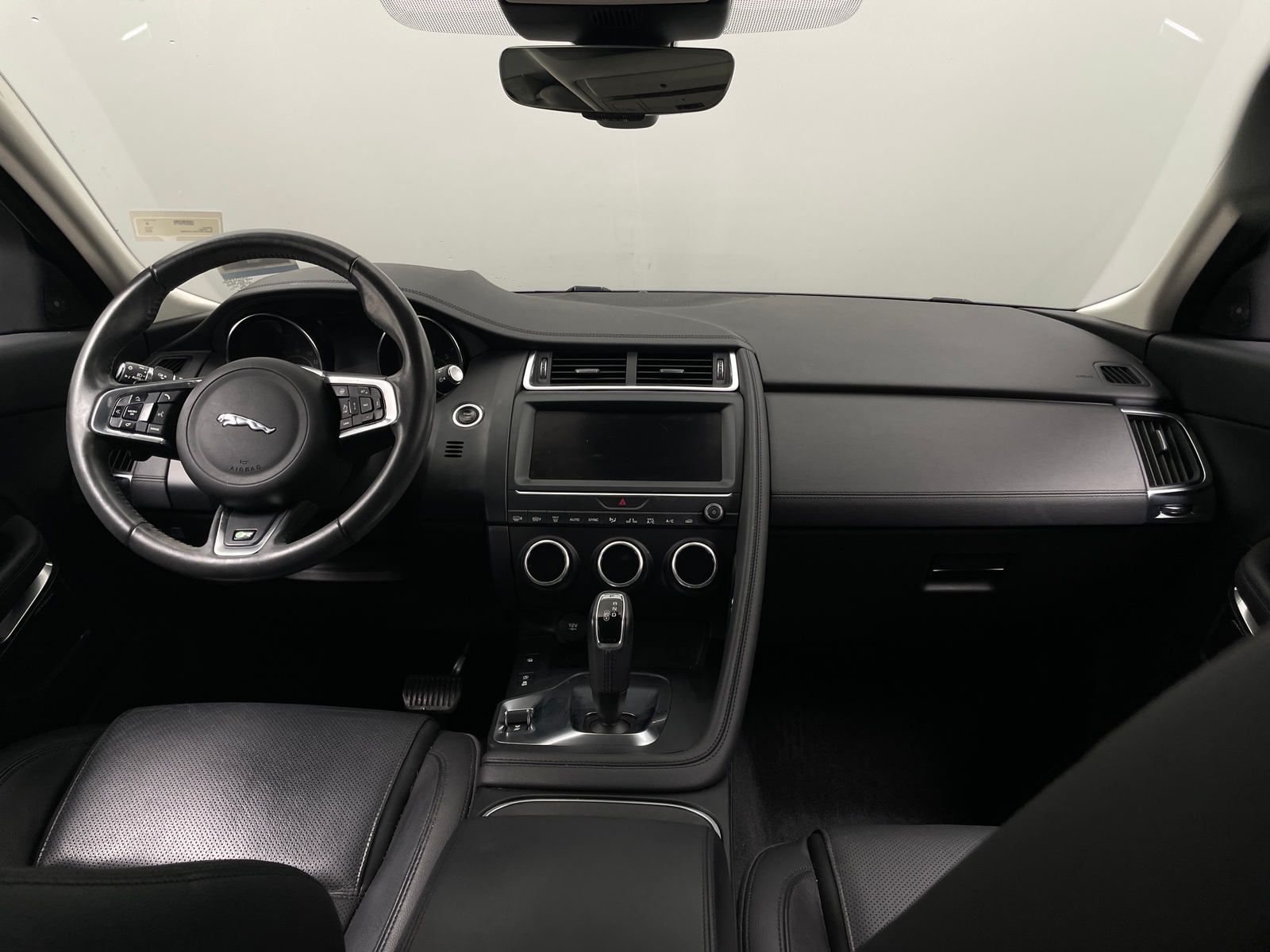 Thumbnail: 2019 Jaguar E-Pace - 2