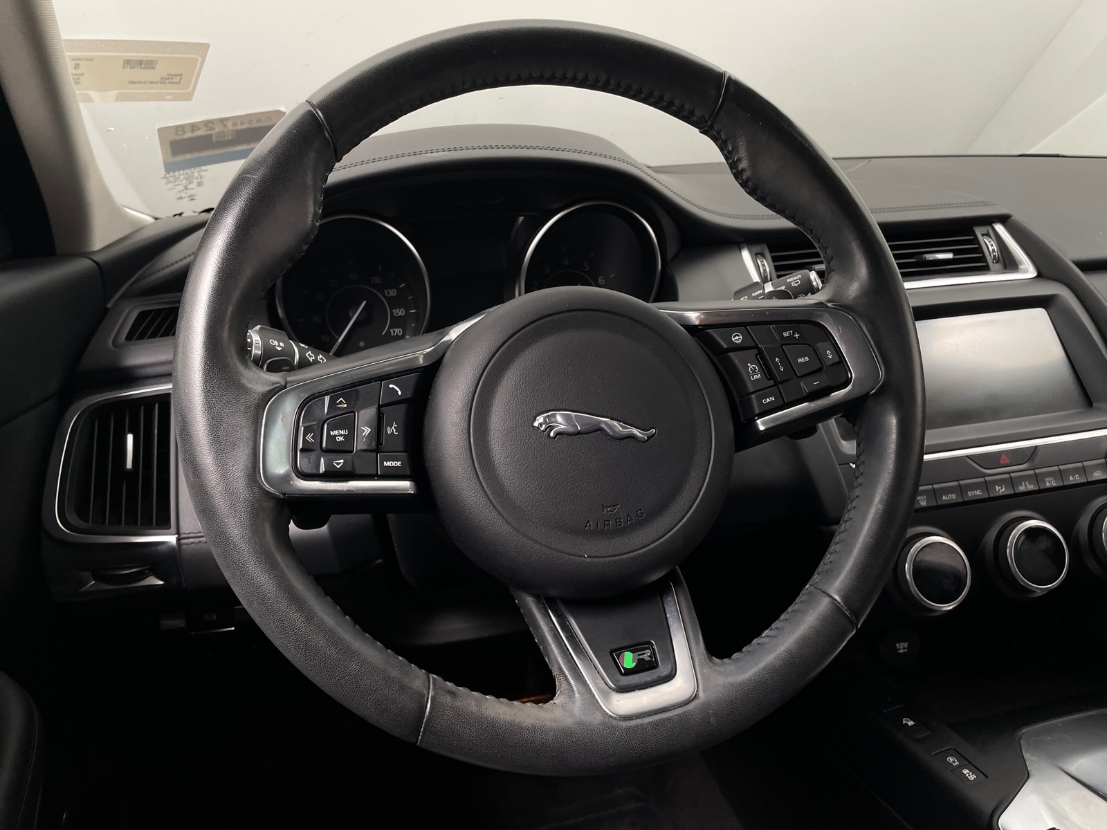 Thumbnail: 2019 Jaguar E-Pace - 4