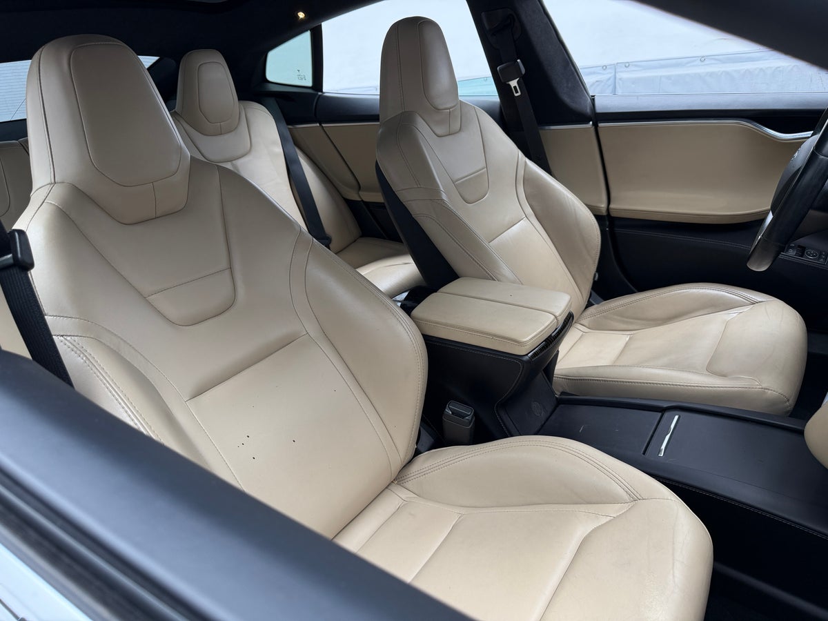 2016 Tesla Model S 75D in Deep Blue Metallic — photo 2