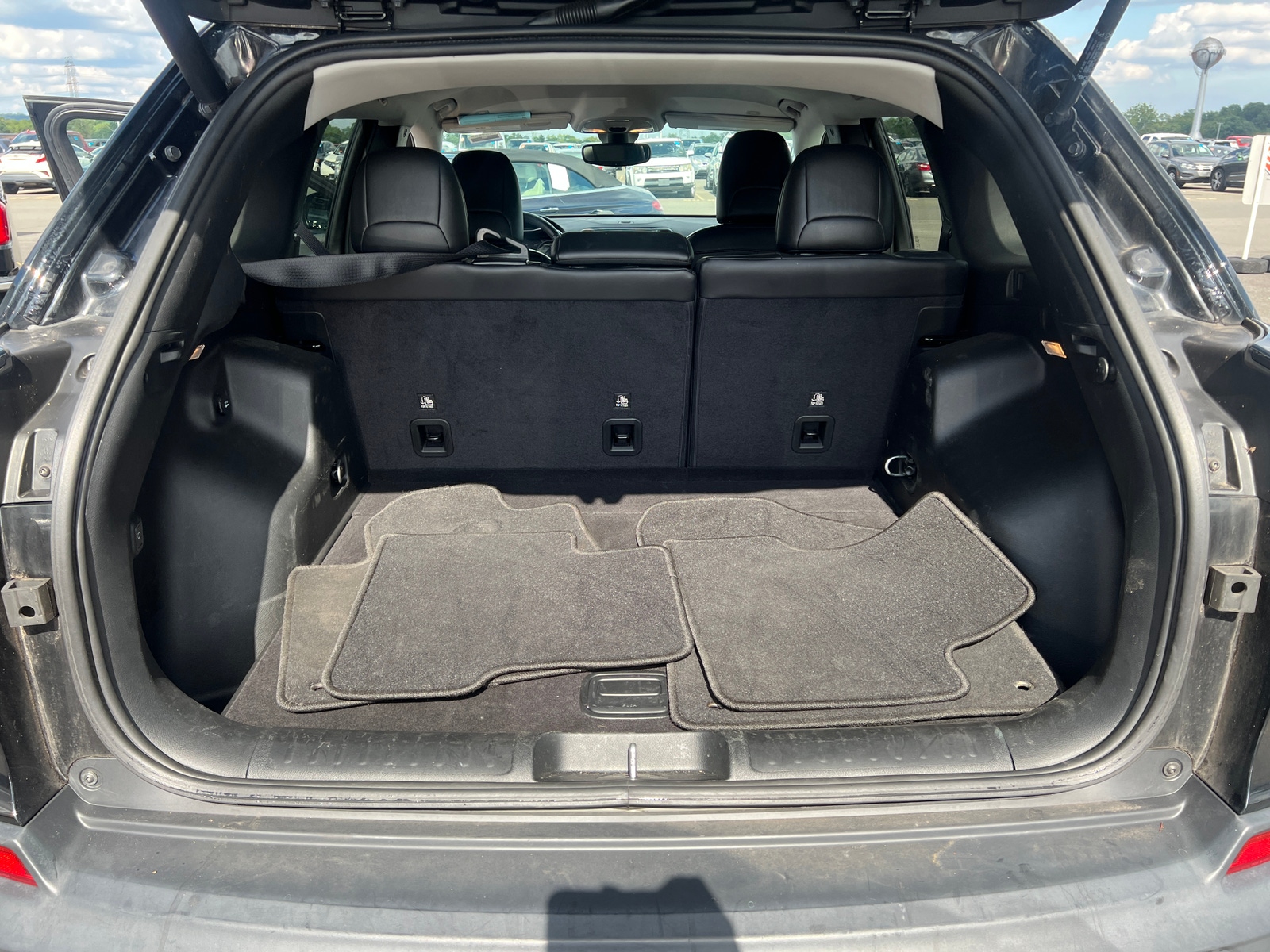 Thumbnail: 2019 Jeep Cherokee - 6