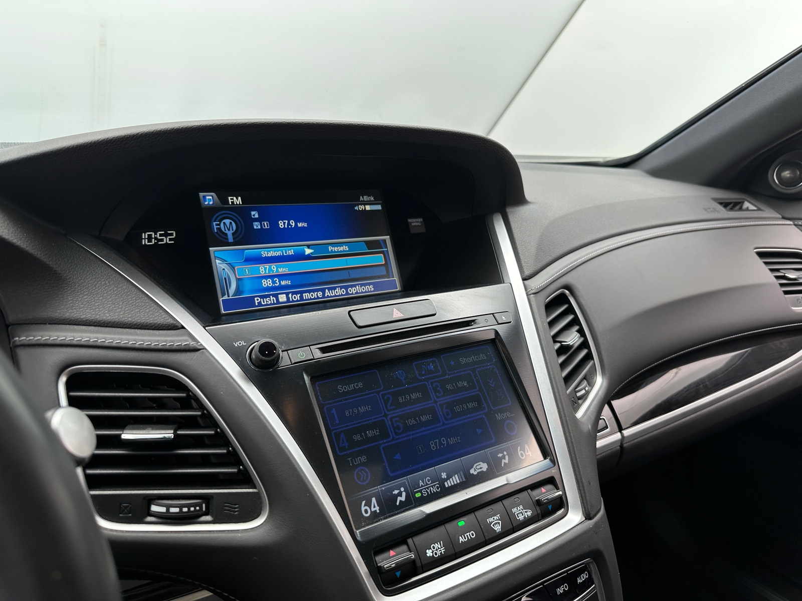 Thumbnail: 2020 Acura RLX - 3