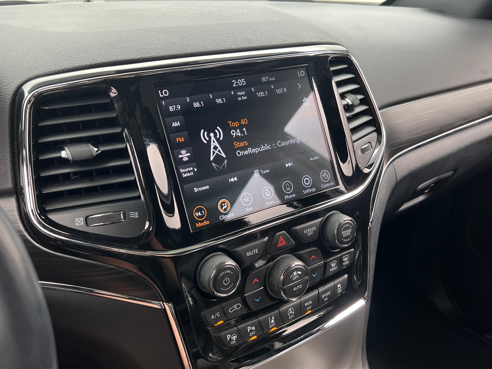 Thumbnail: 2022 Jeep Grand Cherokee - 3