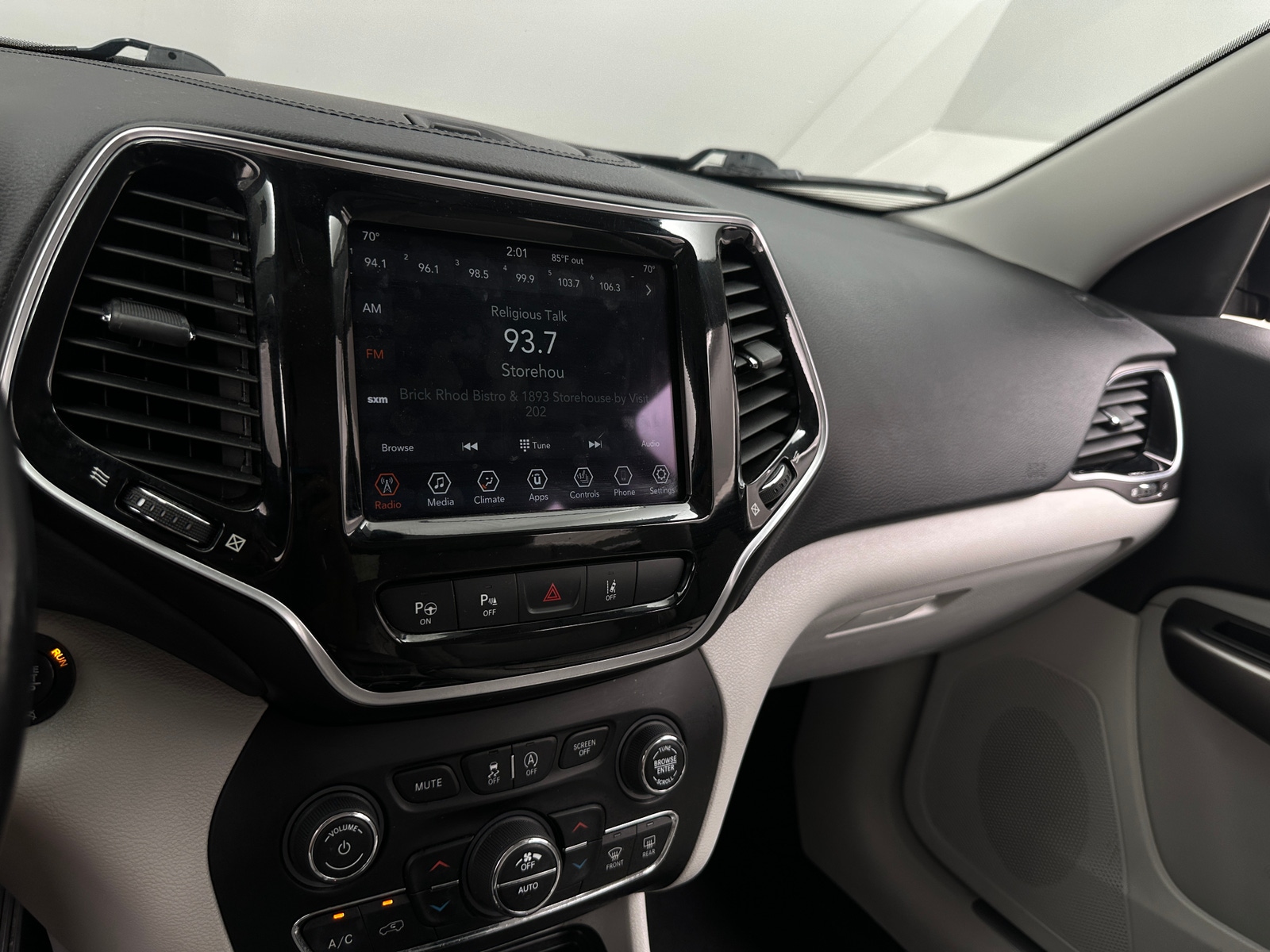 Thumbnail: 2020 Jeep Cherokee - 3
