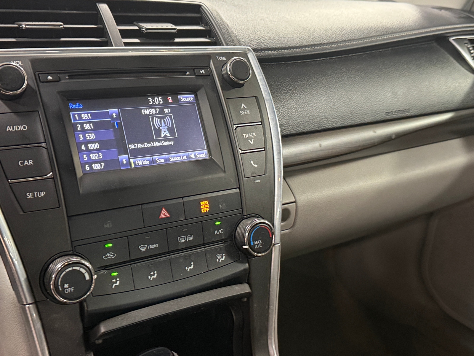 Thumbnail: 2017 Toyota Camry - 4