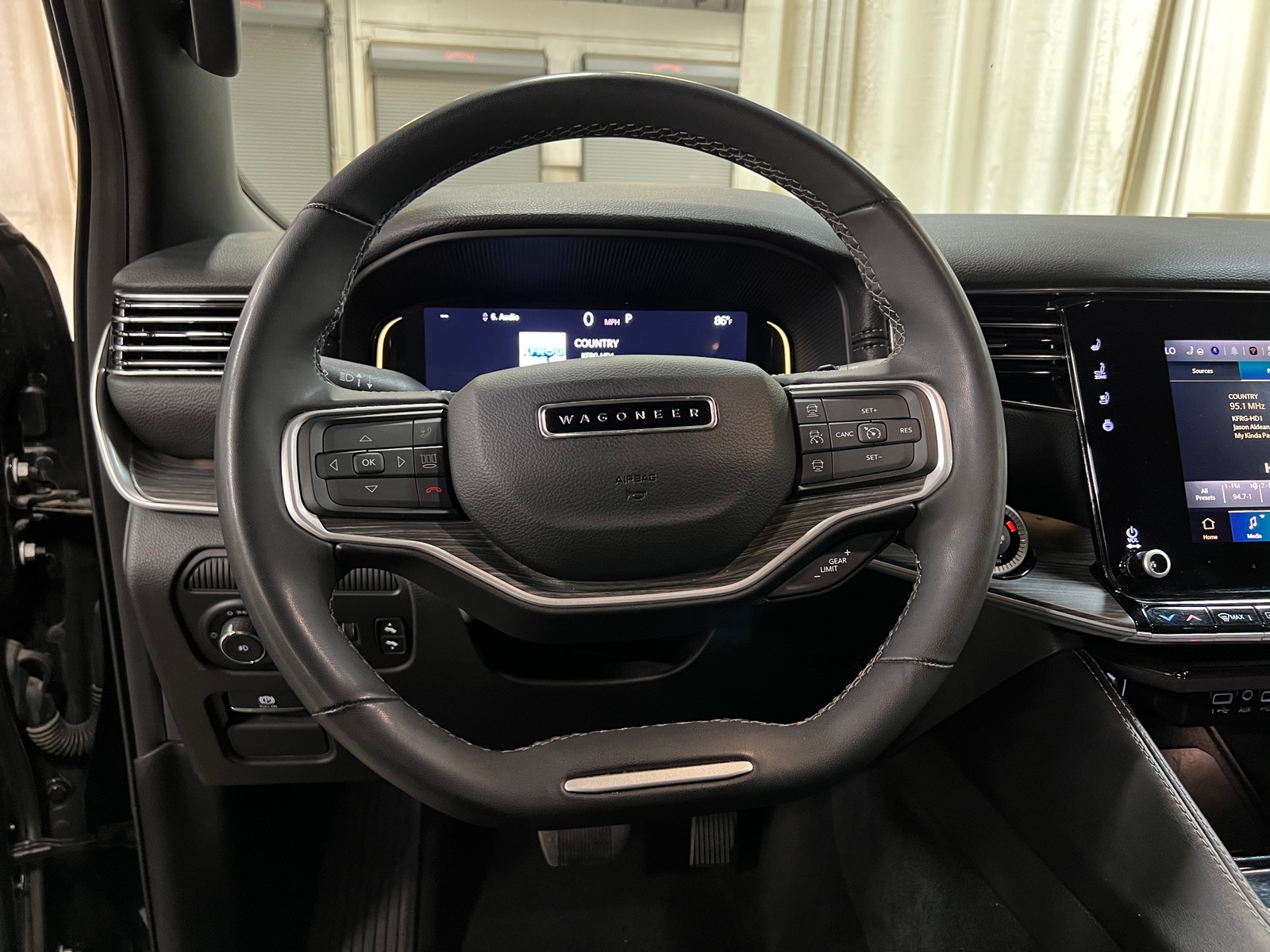 Thumbnail: 2023 Jeep Wagoneer - 4