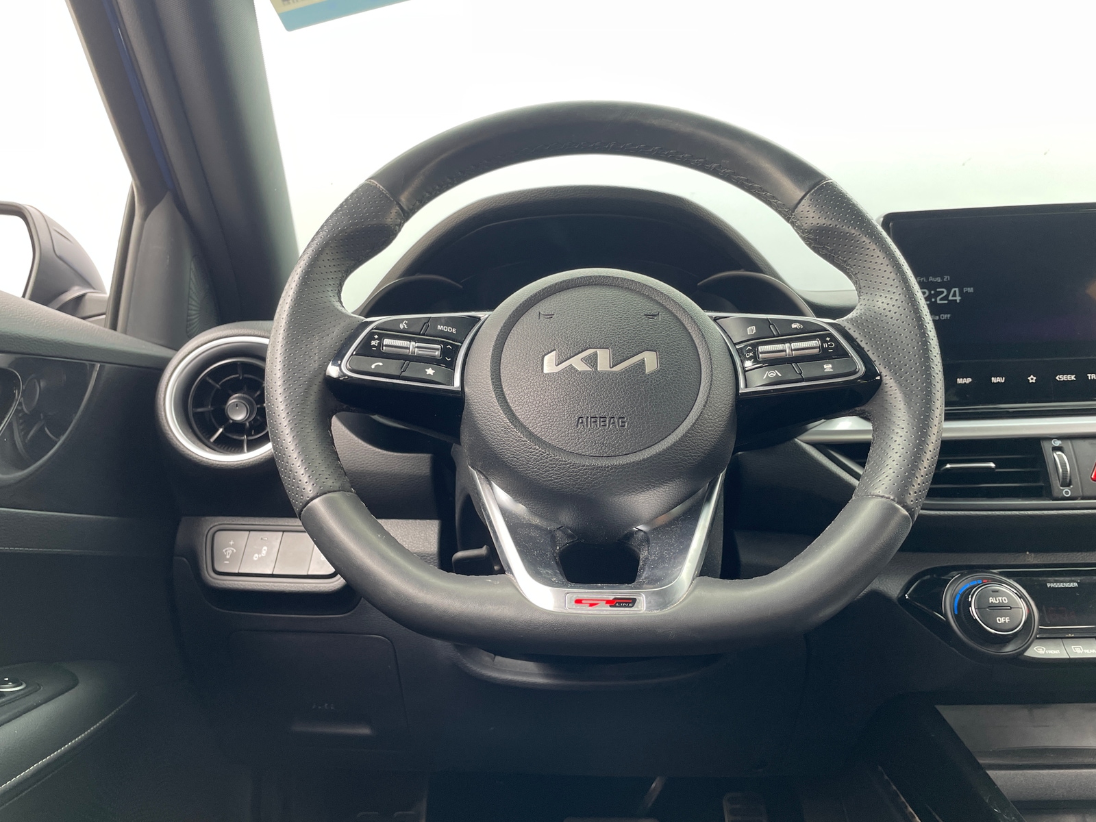 Thumbnail: 2024 Kia Forte - 4