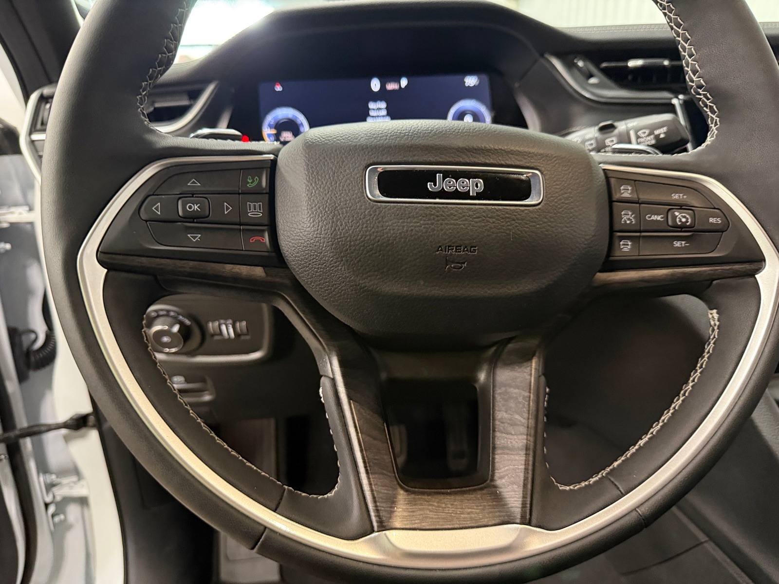 Thumbnail: 2025 Jeep Grand Cherokee L - 4