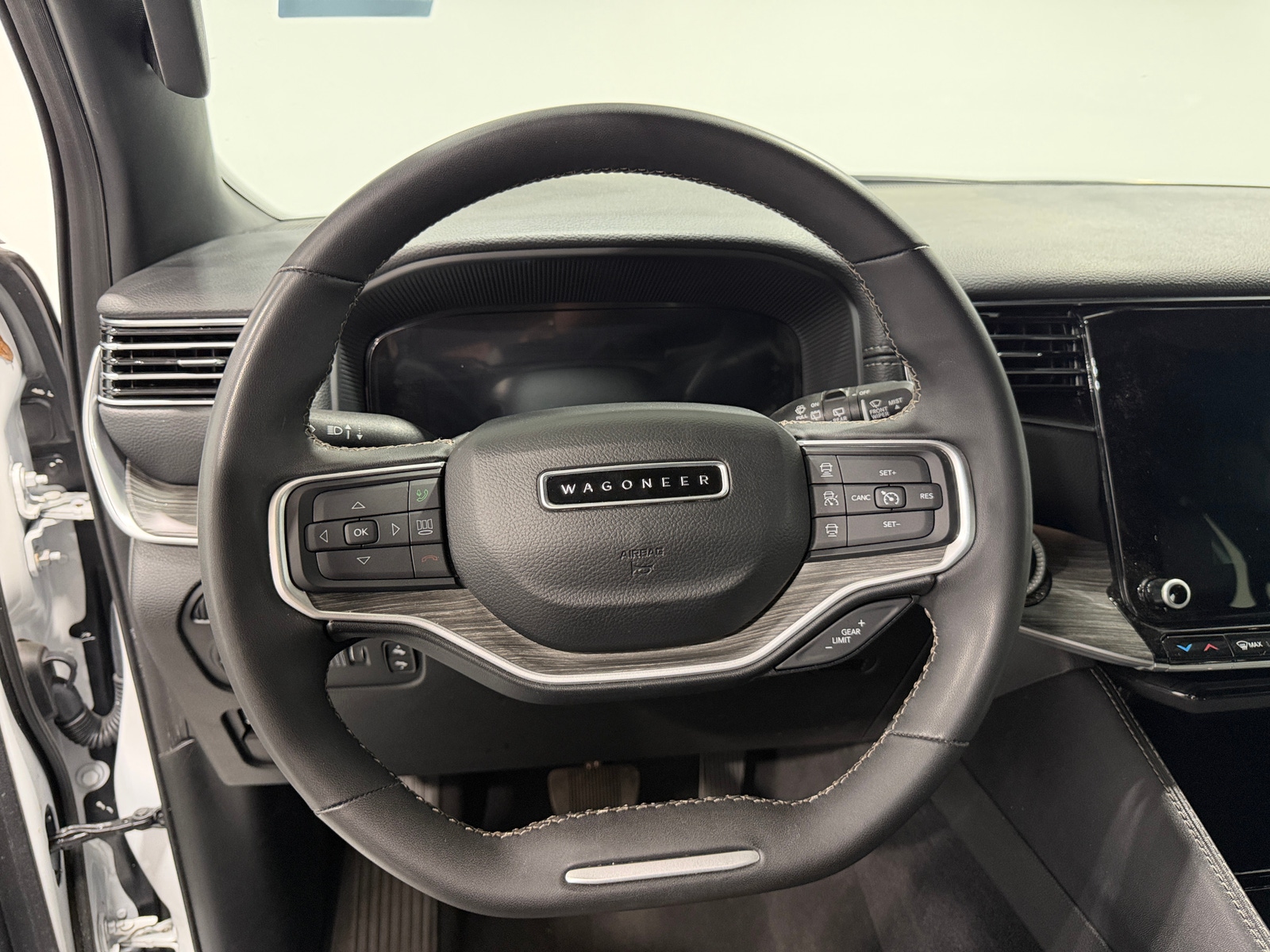 Thumbnail: 2024 Jeep Wagoneer - 4