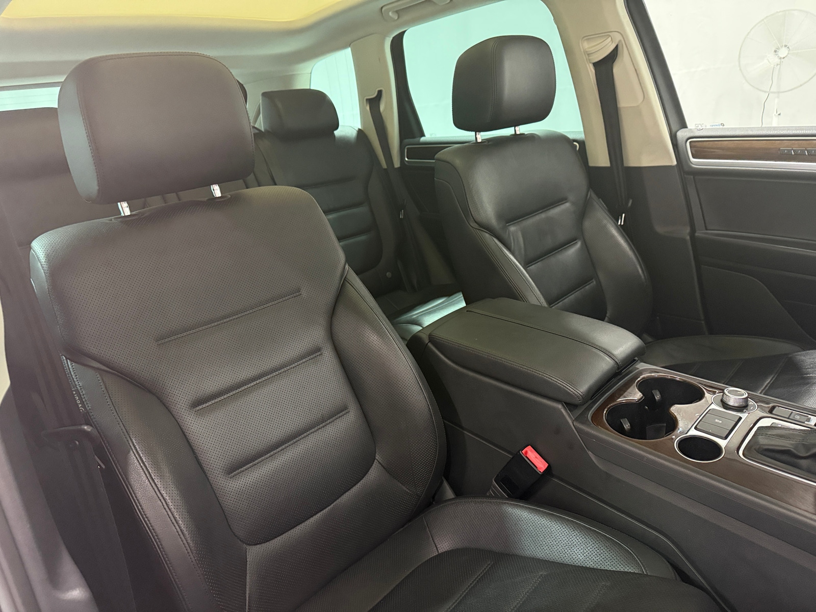 Thumbnail: 2016 Volkswagen Touareg - 2