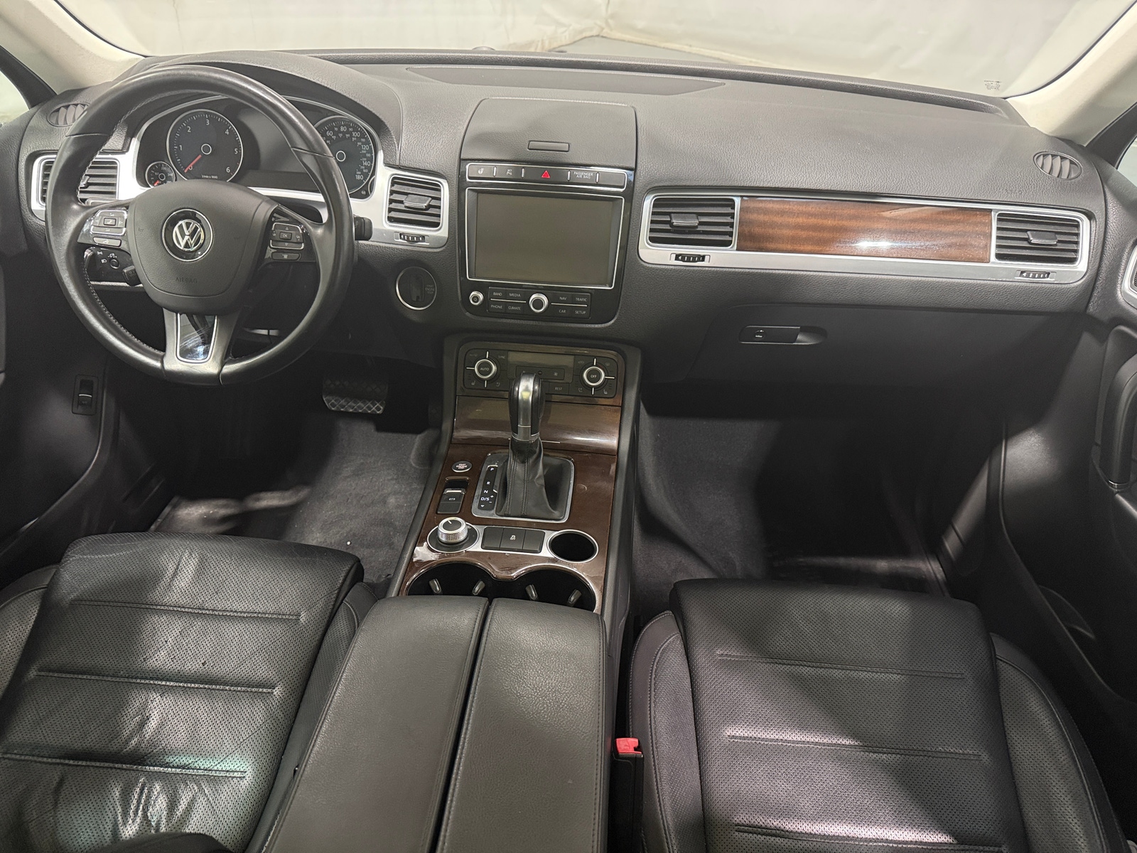 Thumbnail: 2016 Volkswagen Touareg - 3