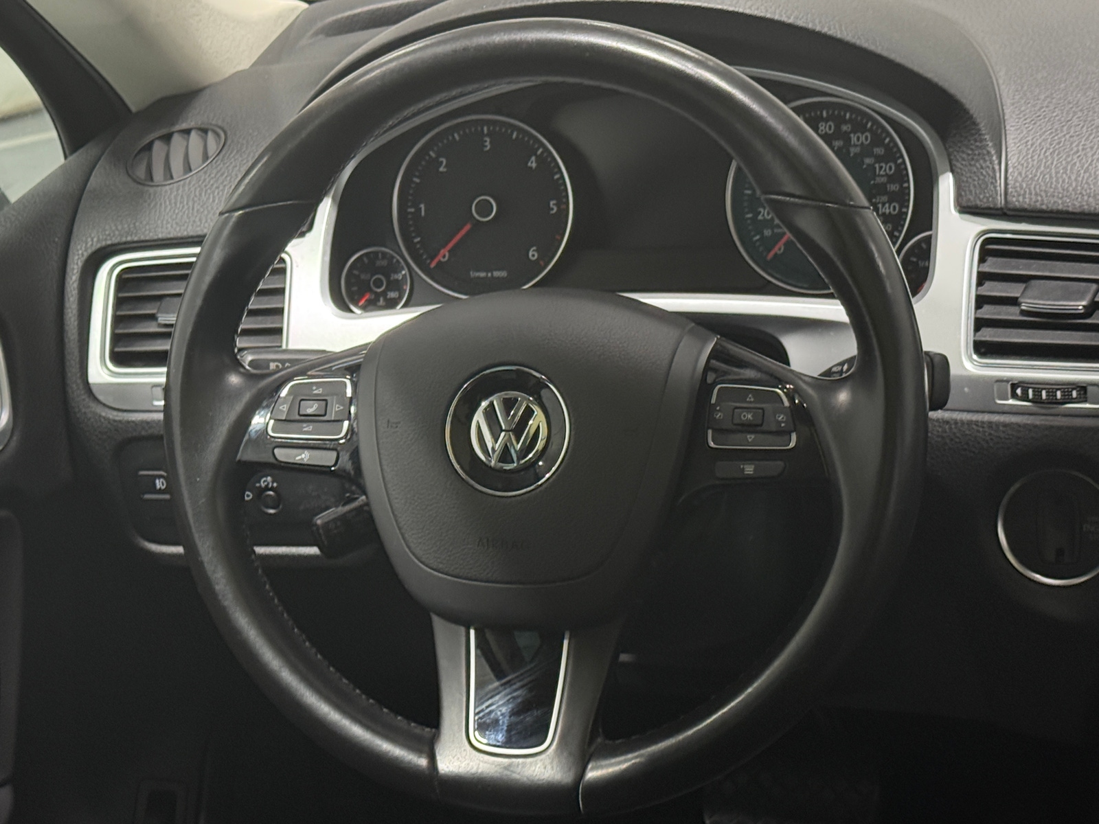 Thumbnail: 2016 Volkswagen Touareg - 5