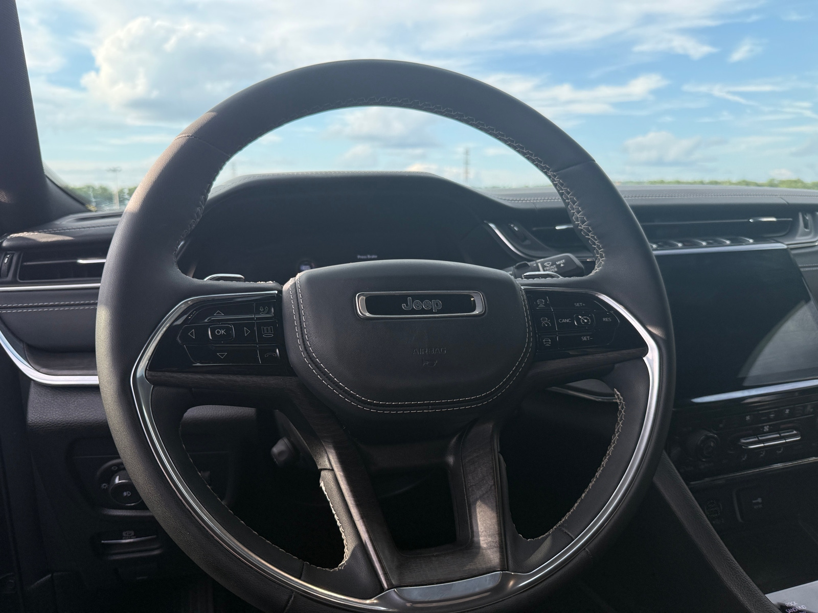 Thumbnail: 2024 Jeep Grand Cherokee L - 4