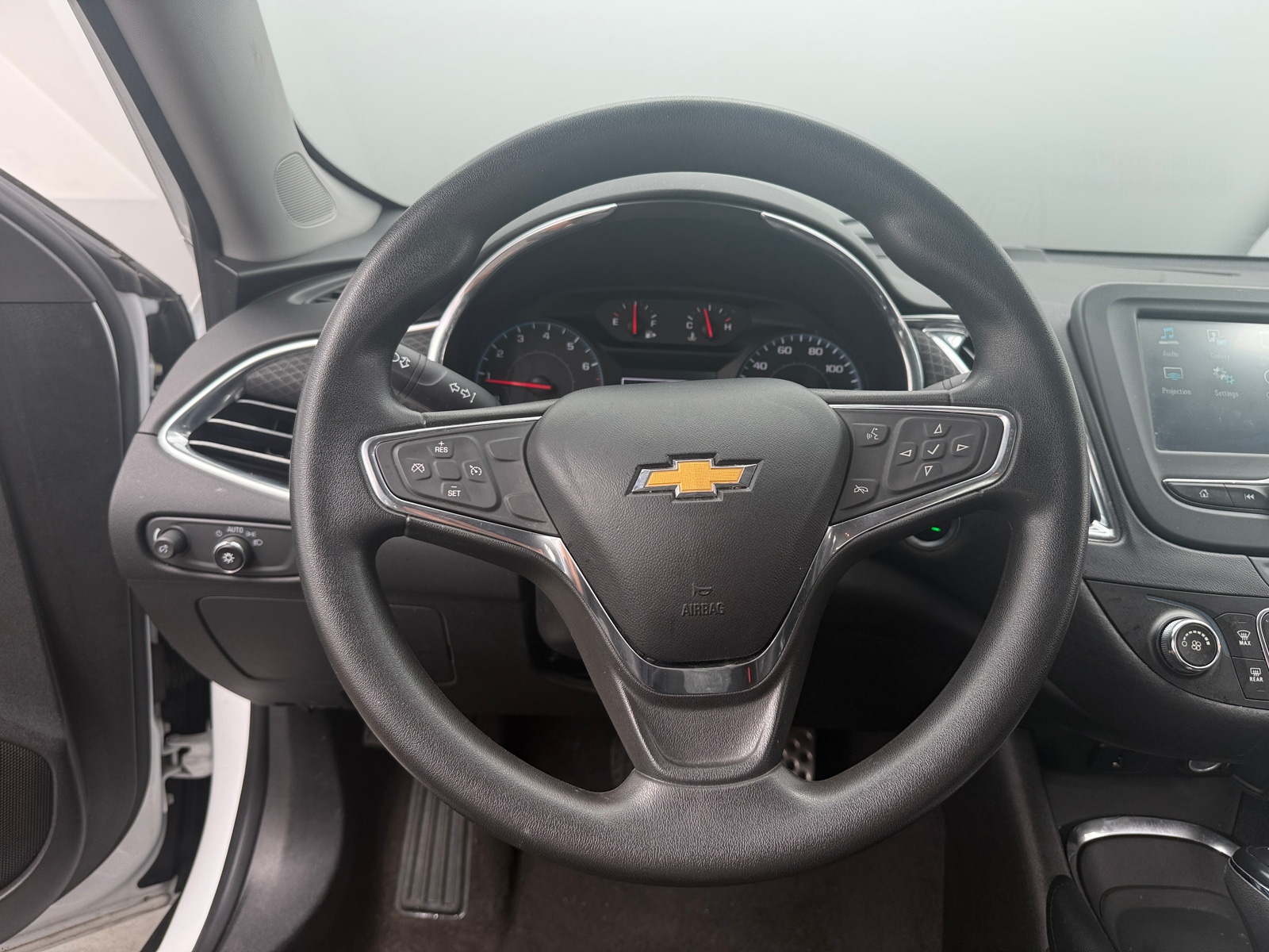 Thumbnail: 2017 Chevrolet Malibu - 5