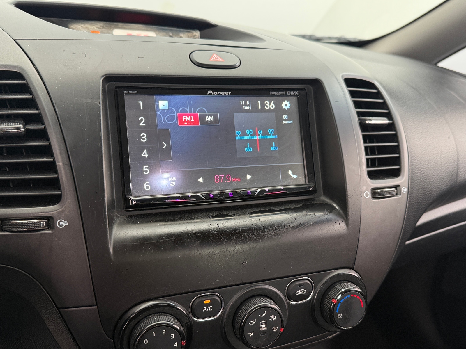 Thumbnail: 2017 Kia Forte - 4