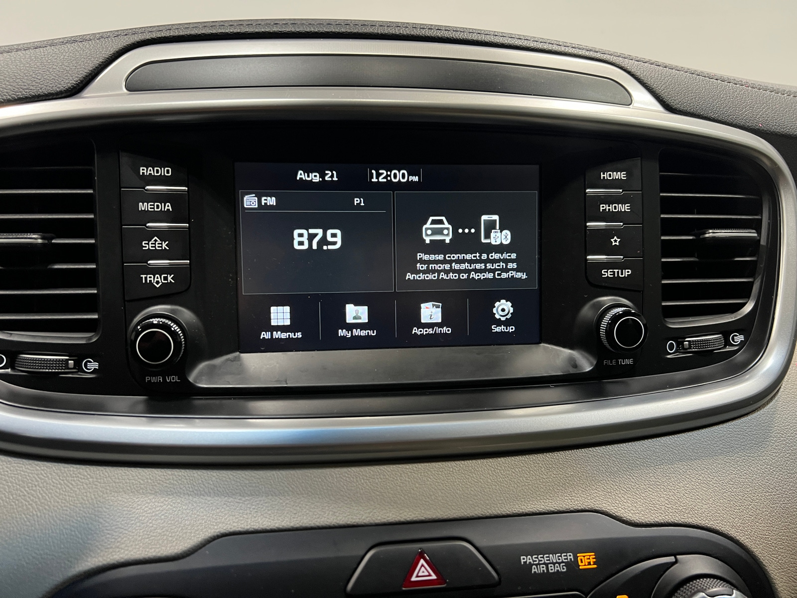 Thumbnail: 2019 Kia Sorento - 4