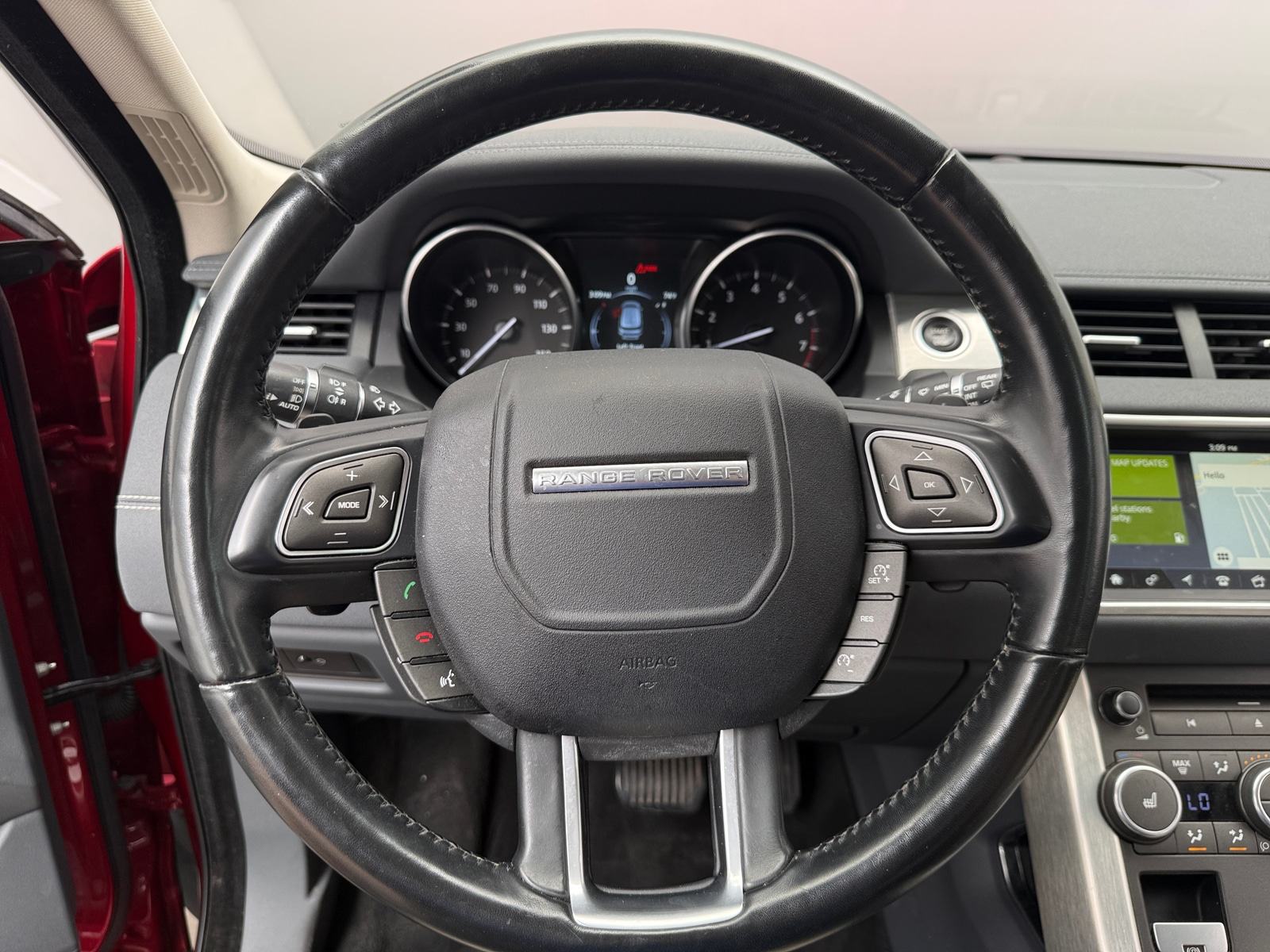 Thumbnail: 2017 Land Rover Range Rover Evoque - 4