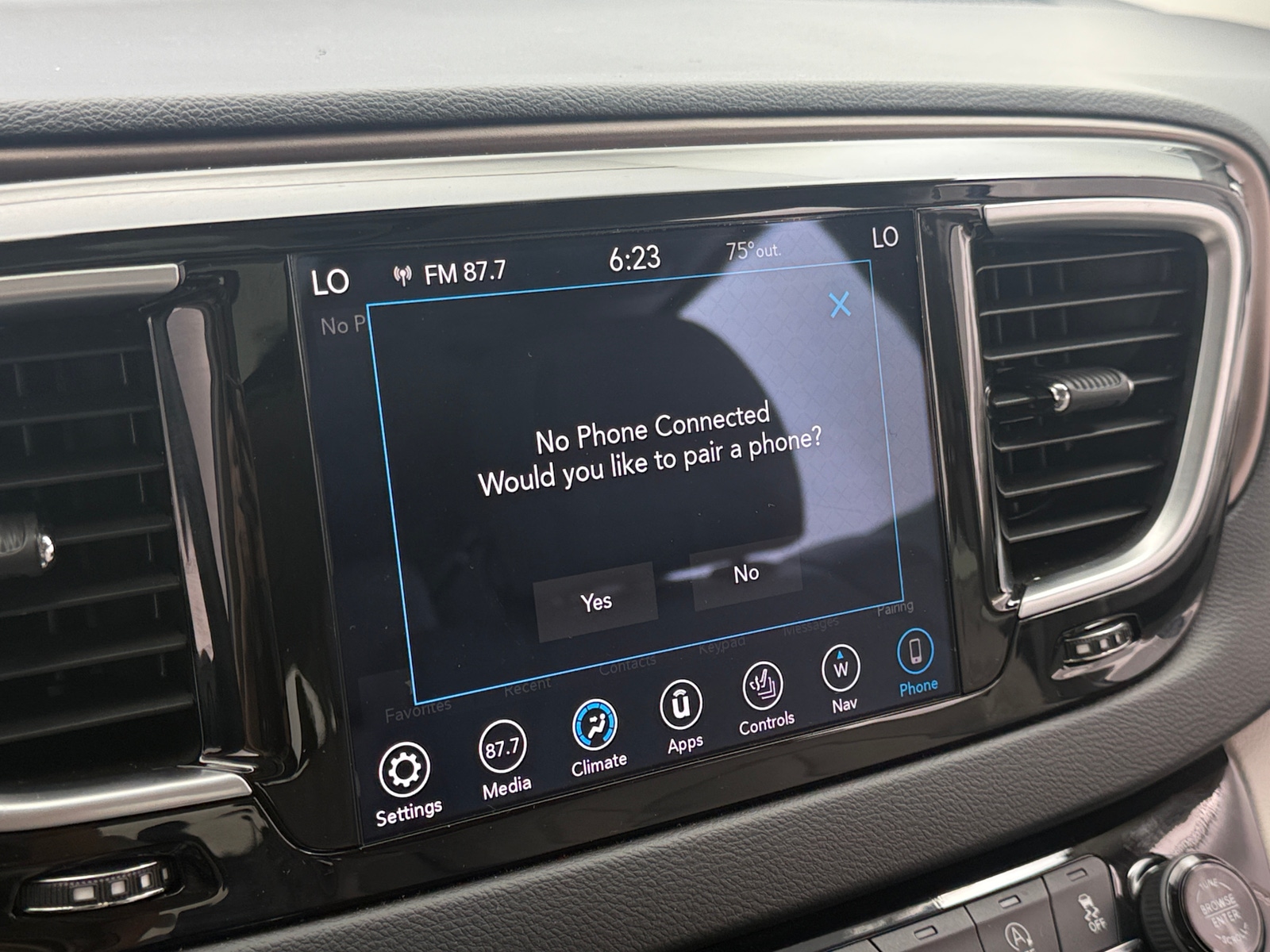 Thumbnail: 2019 Chrysler Pacifica - 3