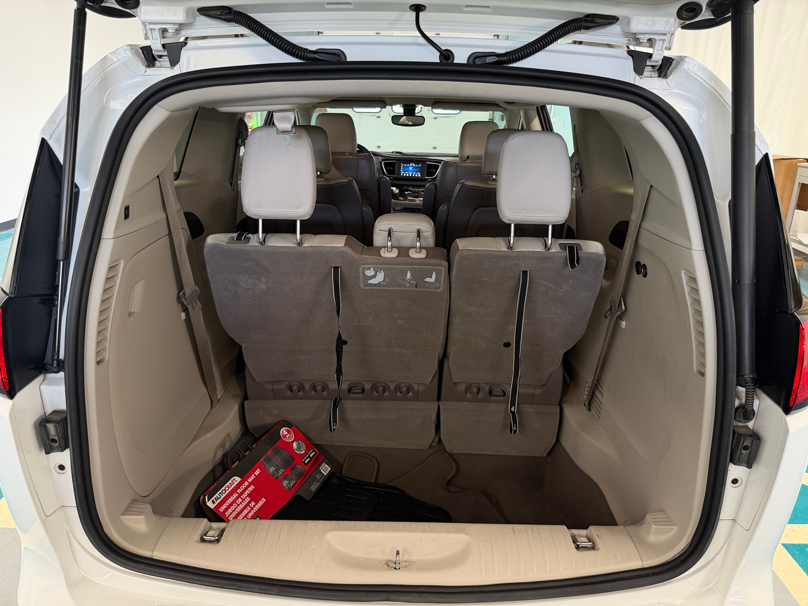 Thumbnail: 2020 Chrysler Voyager - 6