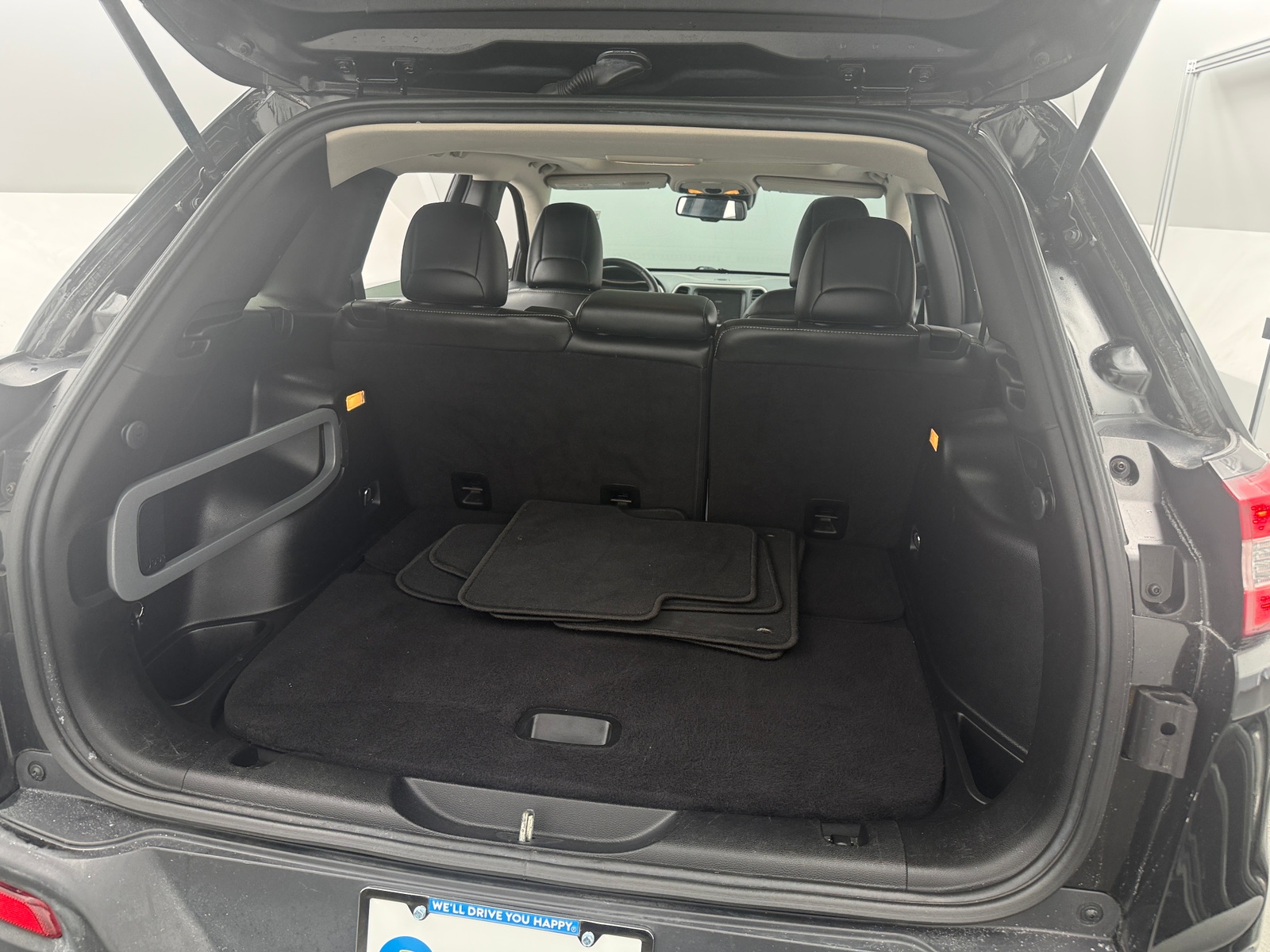Thumbnail: 2015 Jeep Cherokee - 6