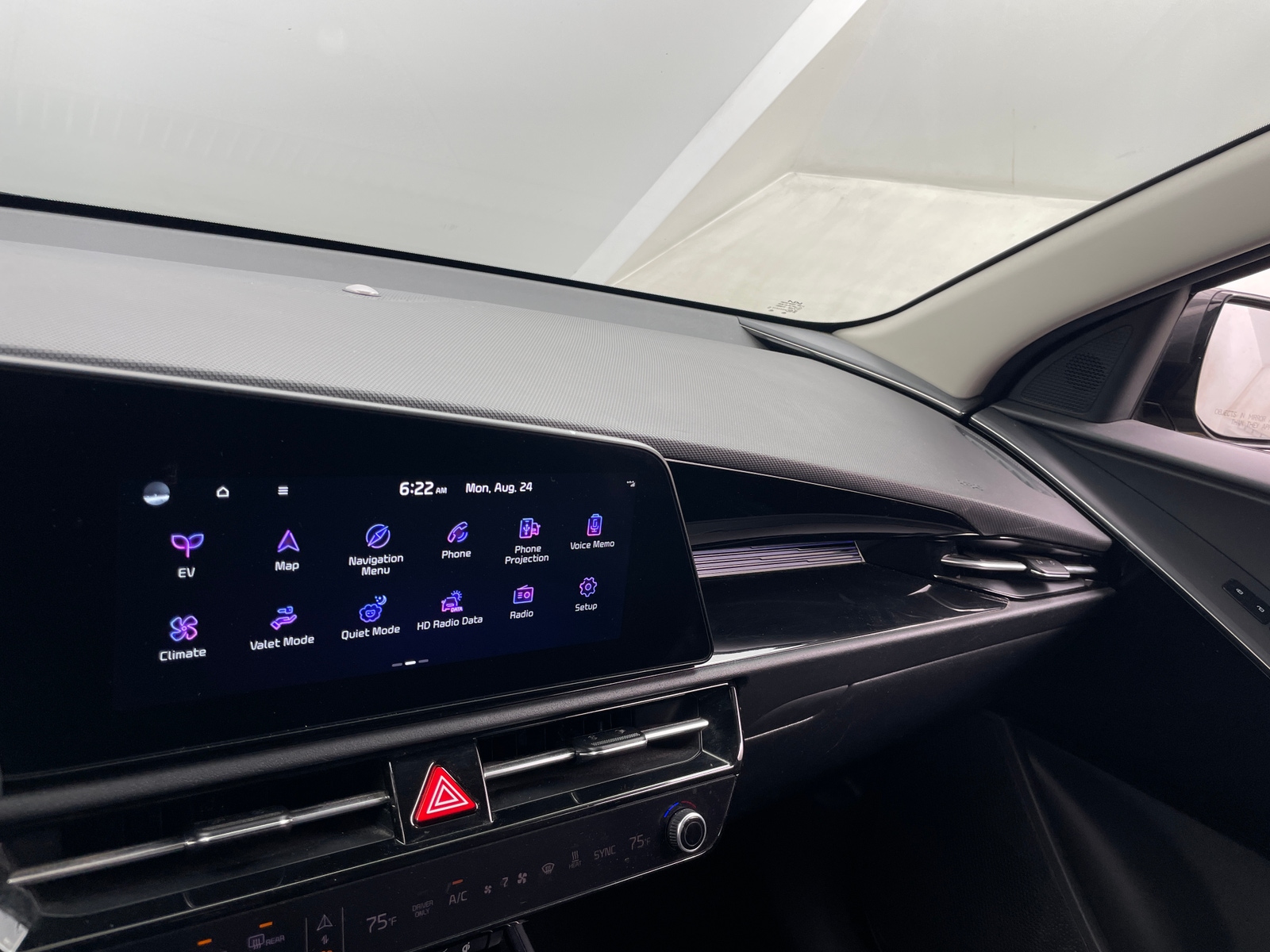Thumbnail: 2024 Kia Niro - 3