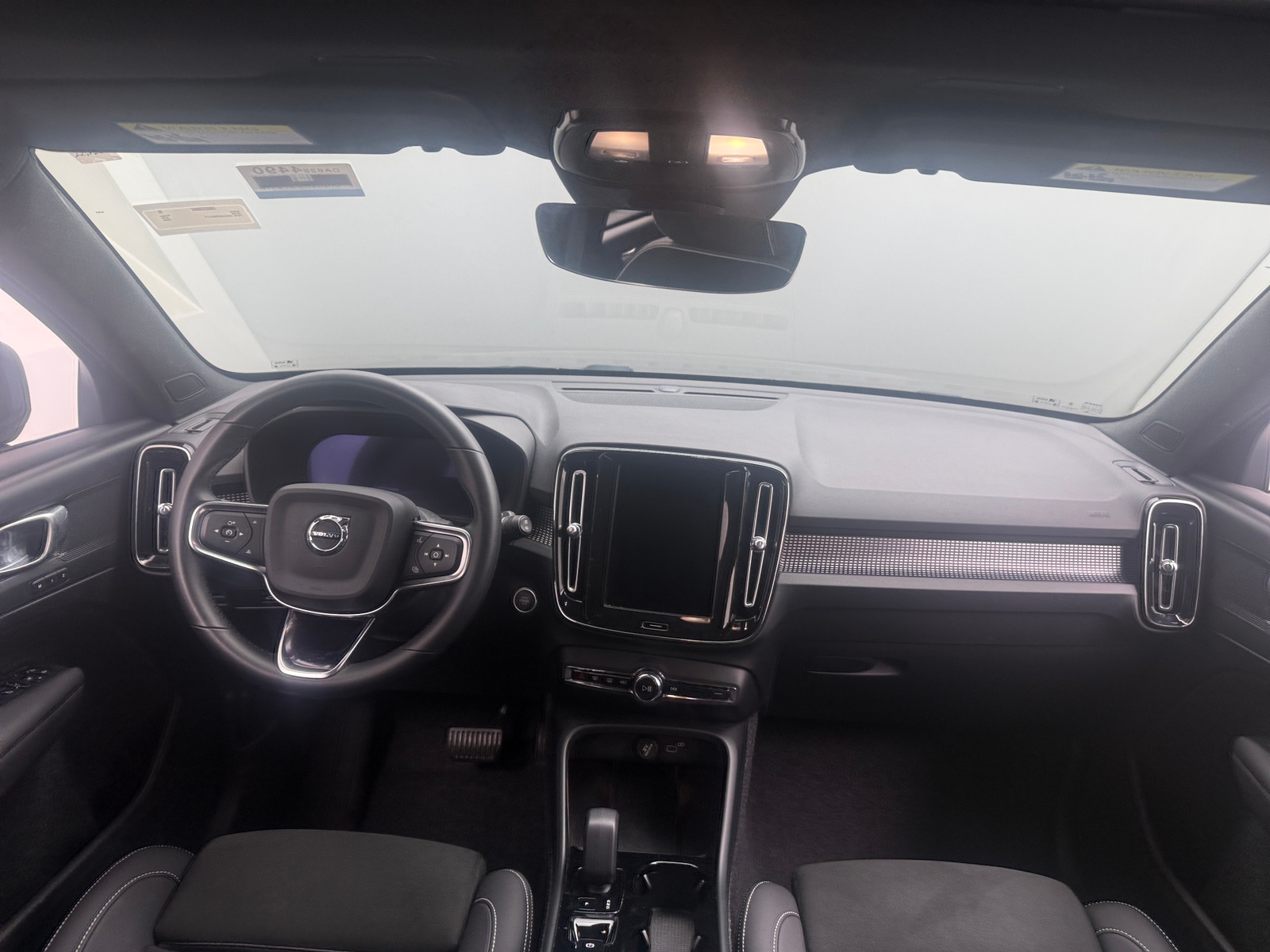 Thumbnail: 2025 Volvo XC40 - 2