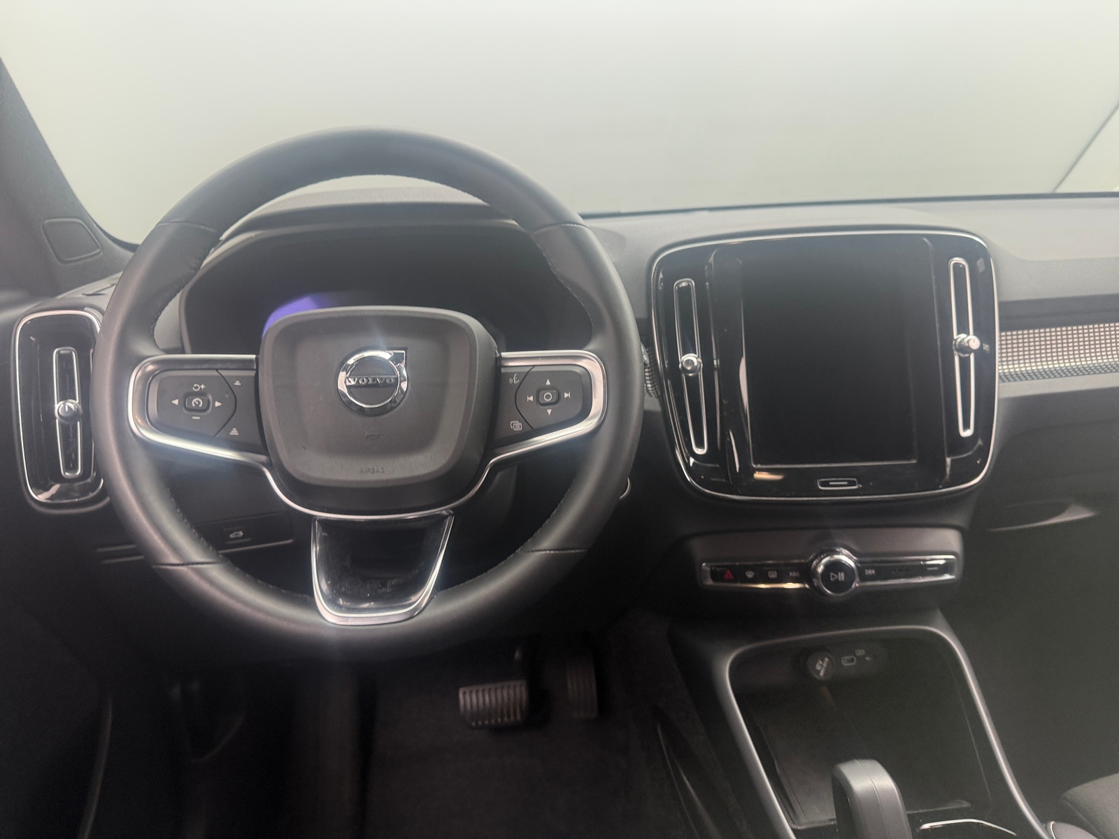 Thumbnail: 2025 Volvo XC40 - 4