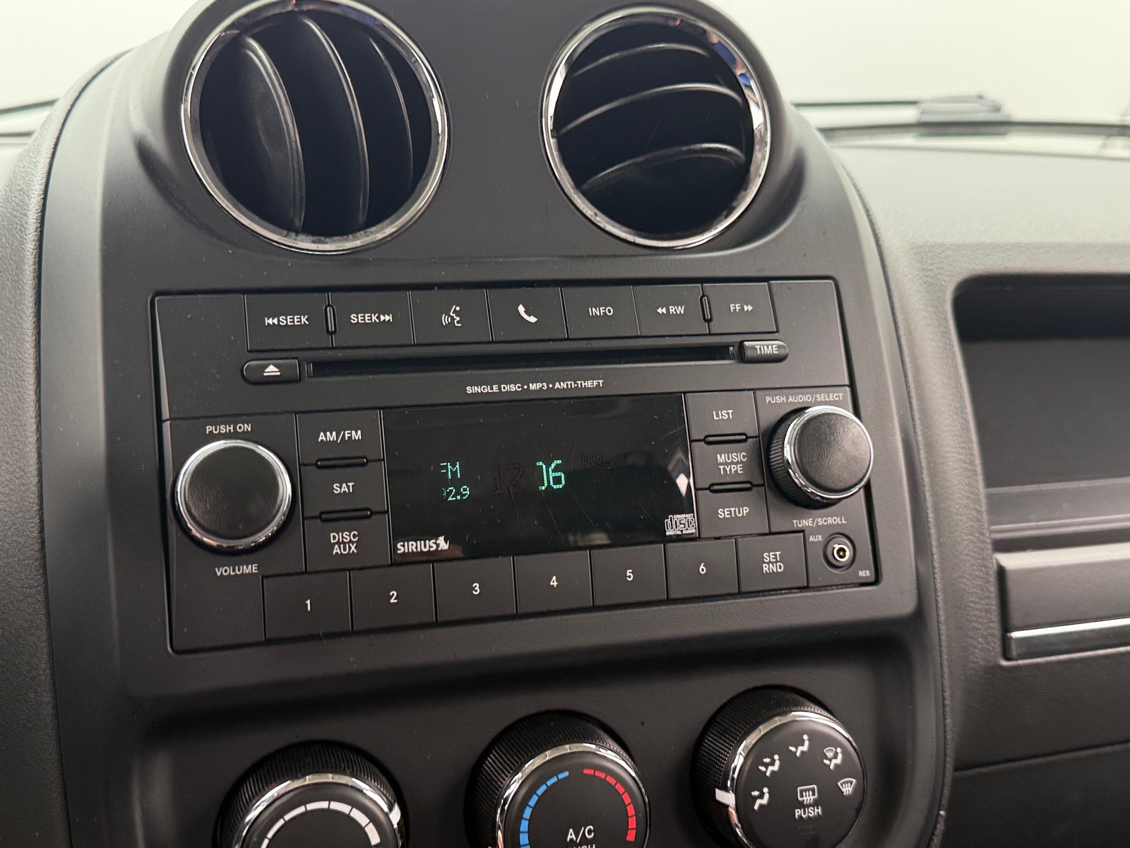 Thumbnail: 2016 Jeep Patriot - 3