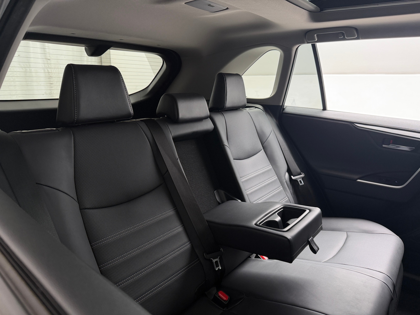 Thumbnail: 2022 Toyota RAV4 - 6
