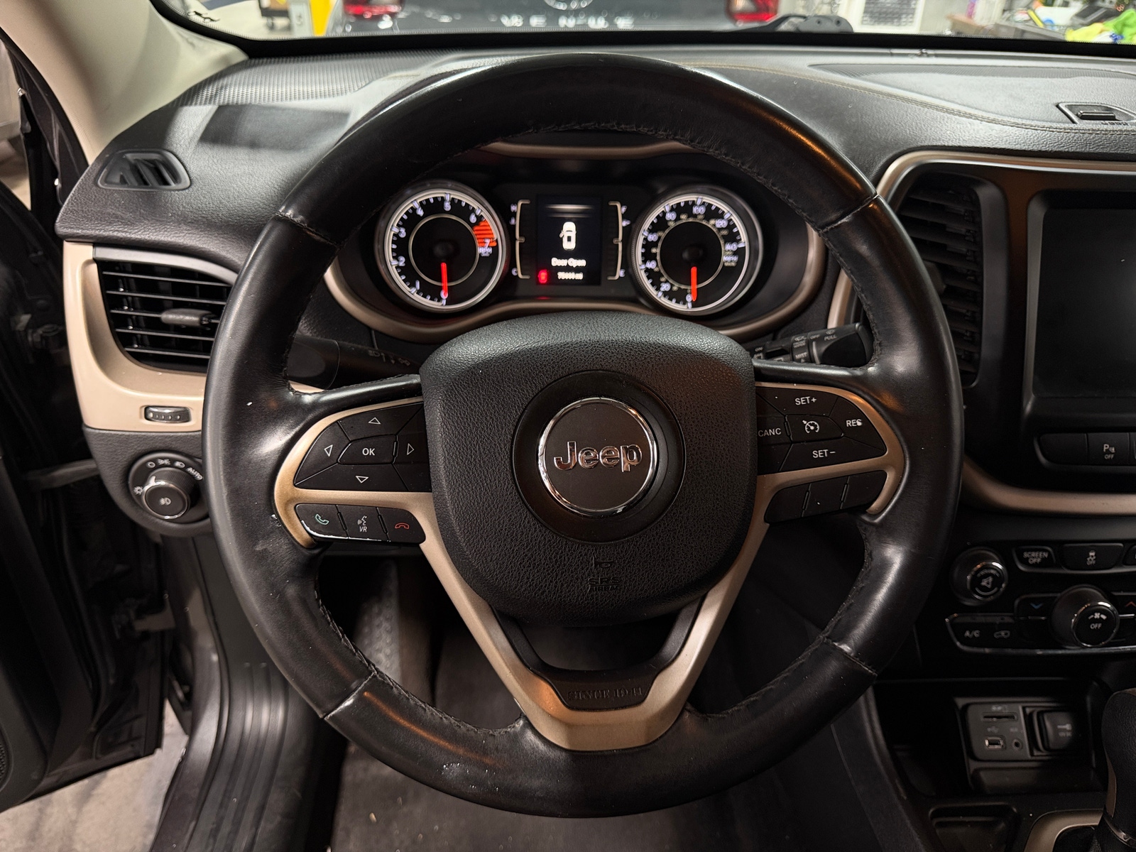 Thumbnail: 2017 Jeep Cherokee - 5